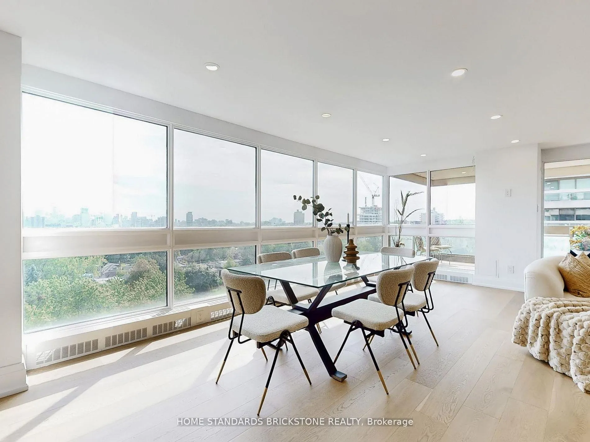 Photo 11 of Unit 1102, 61 St Clair Avenue W, Toronto, Yonge-St. Clair — HOMEH