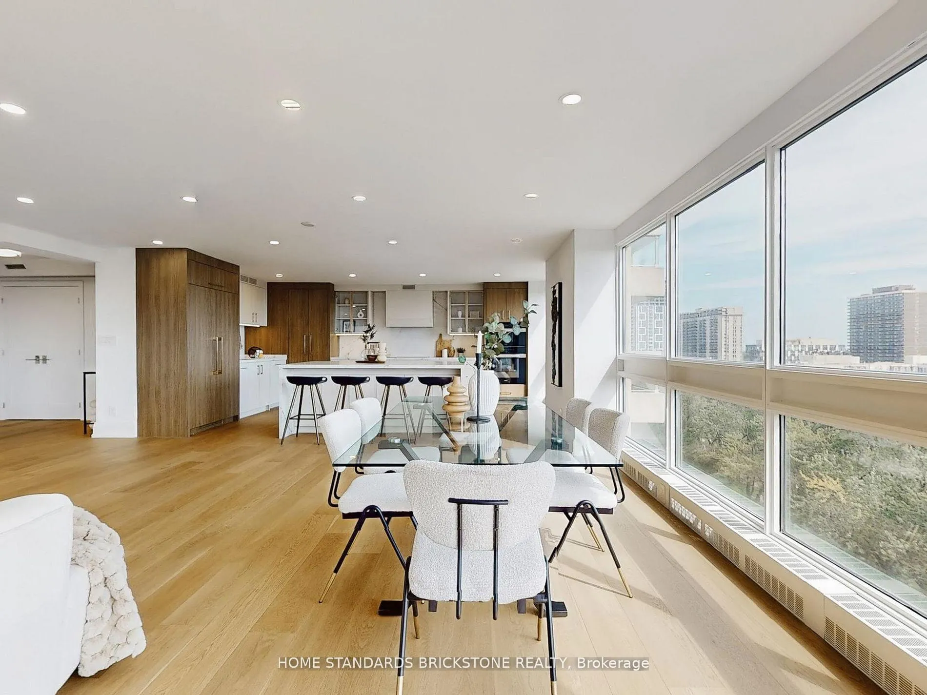 Photo 12 of Unit 1102, 61 St Clair Avenue W, Toronto, Yonge-St. Clair — HOMEH