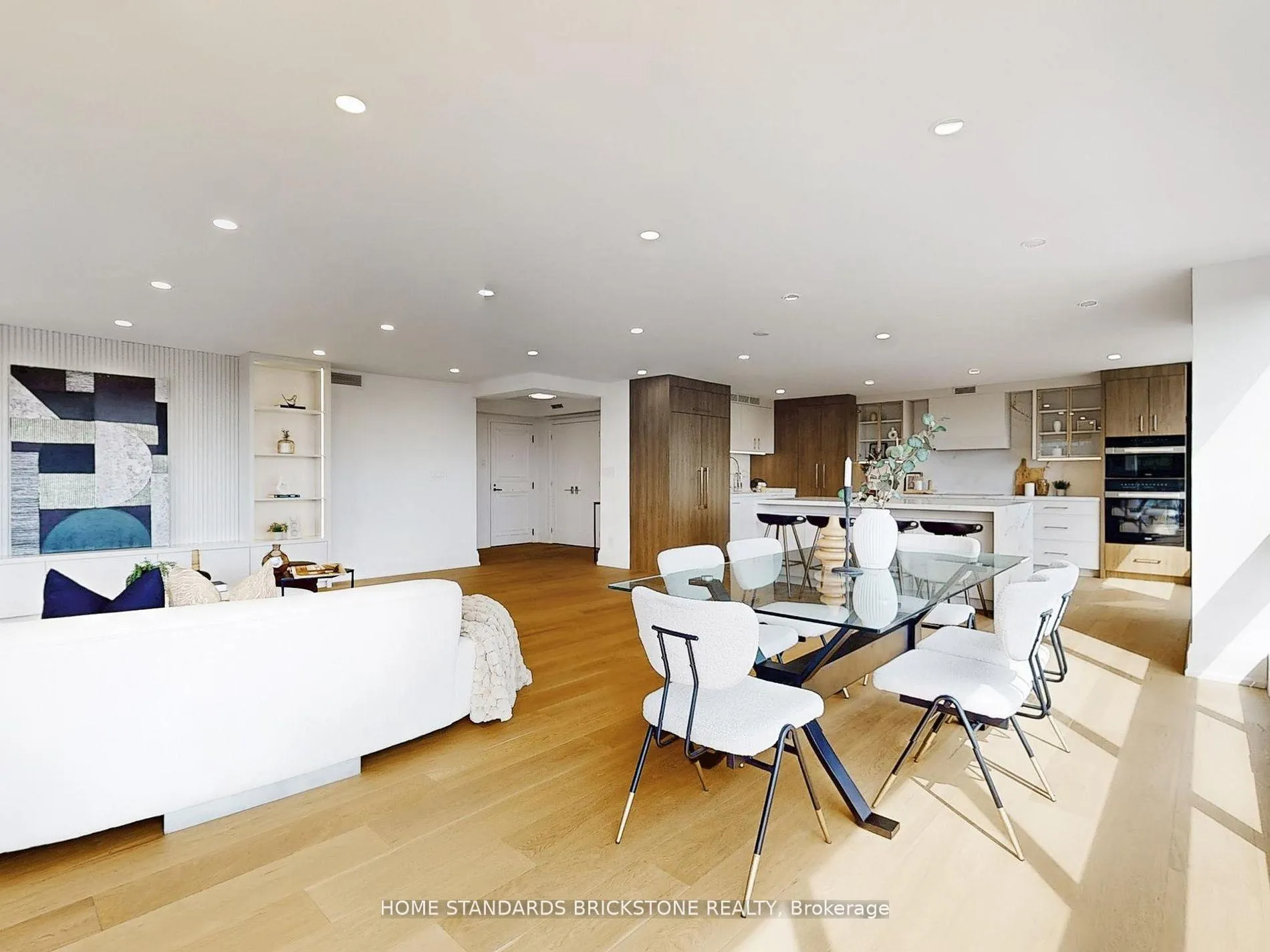 Photo 13 of Unit 1102, 61 St Clair Avenue W, Toronto, Yonge-St. Clair — HOMEH