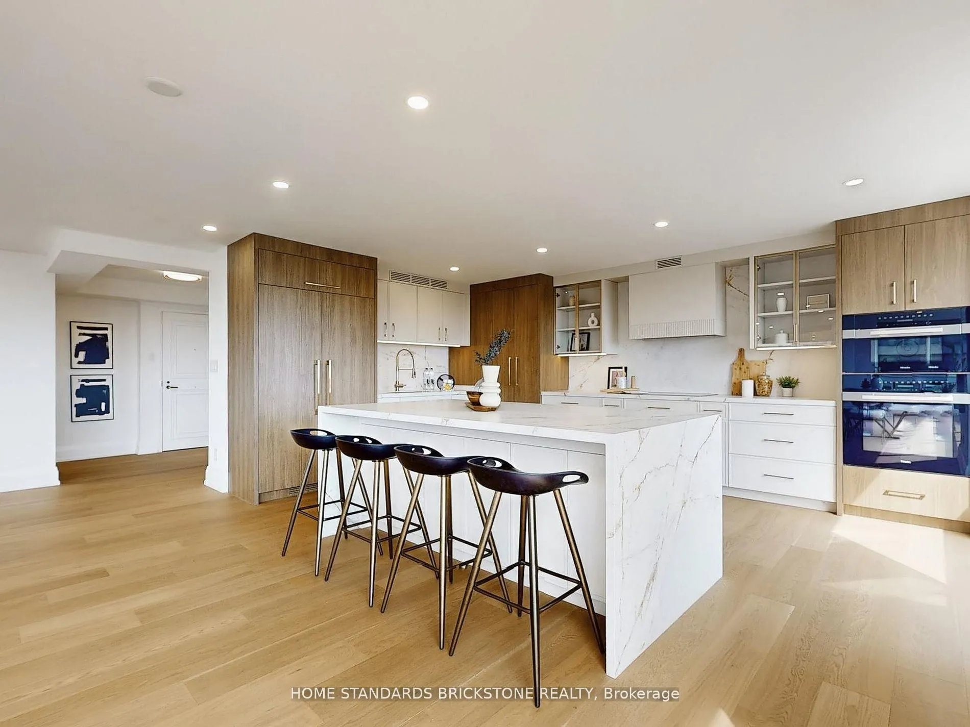 Photo 14 of Unit 1102, 61 St Clair Avenue W, Toronto, Yonge-St. Clair — HOMEH