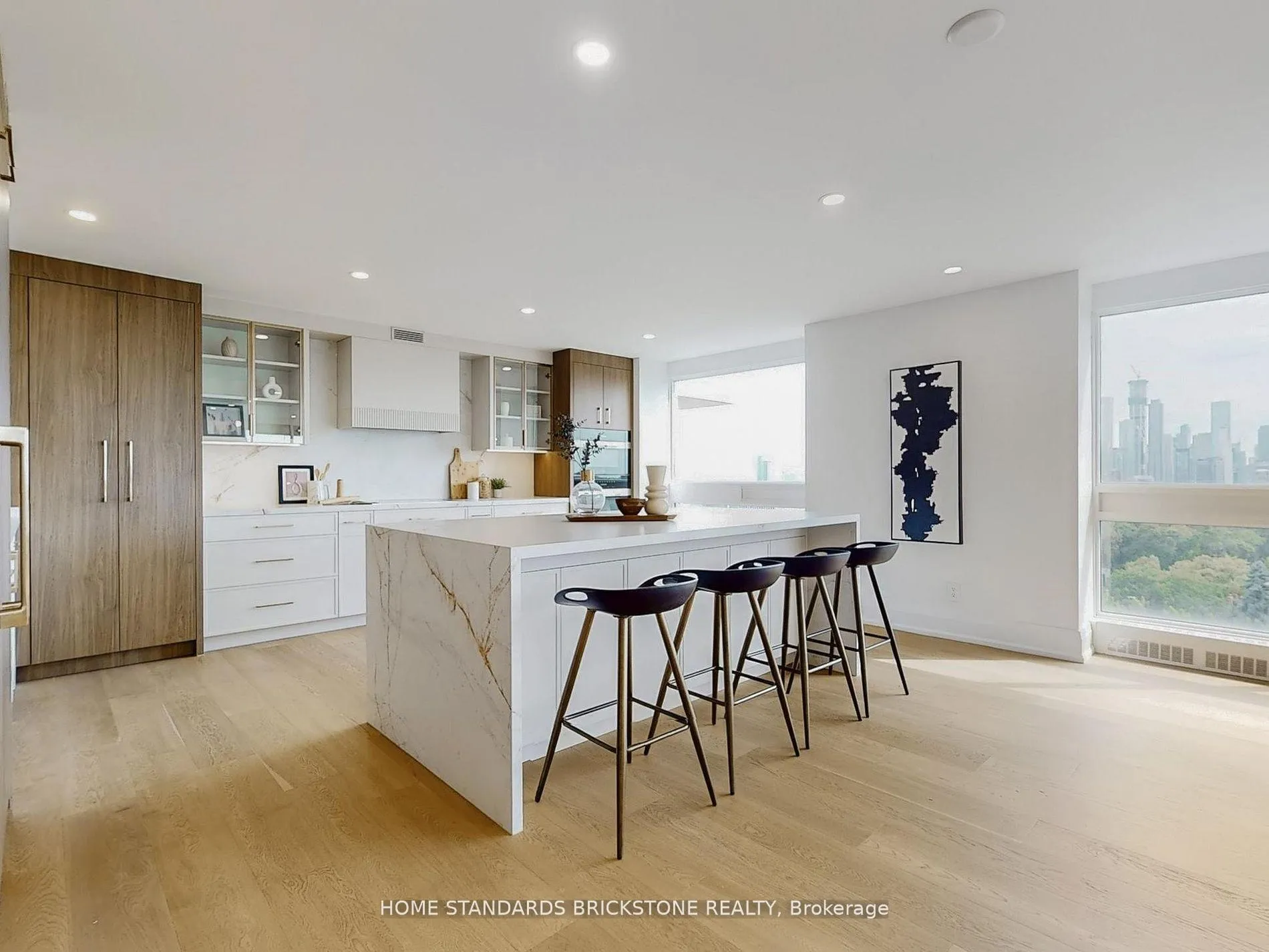 Photo 16 of Unit 1102, 61 St Clair Avenue W, Toronto, Yonge-St. Clair — HOMEH