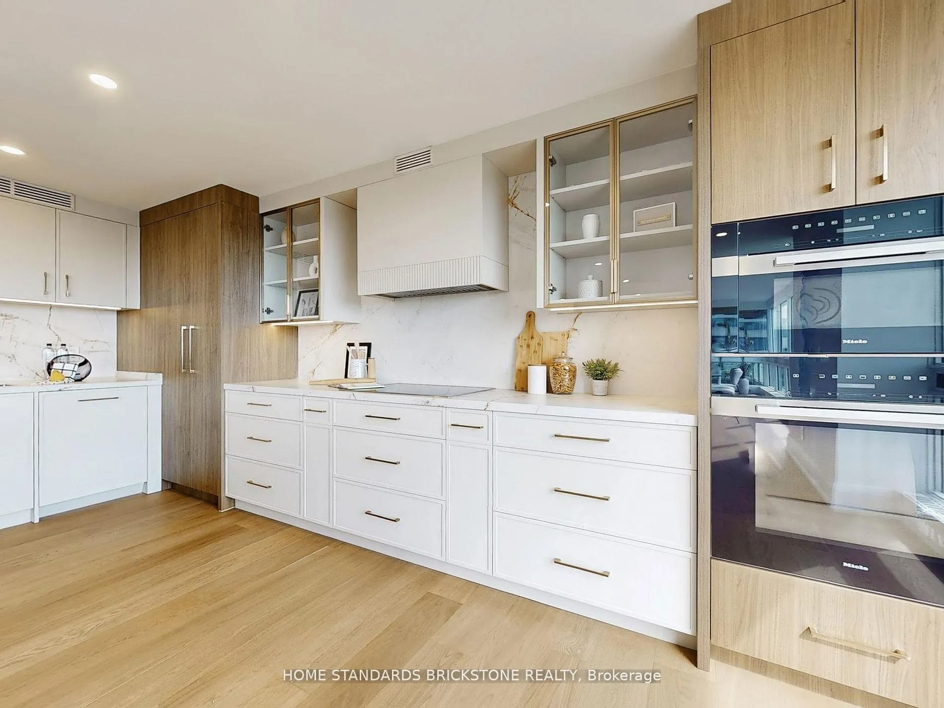 Photo 19 of Unit 1102, 61 St Clair Avenue W, Toronto, Yonge-St. Clair — HOMEH