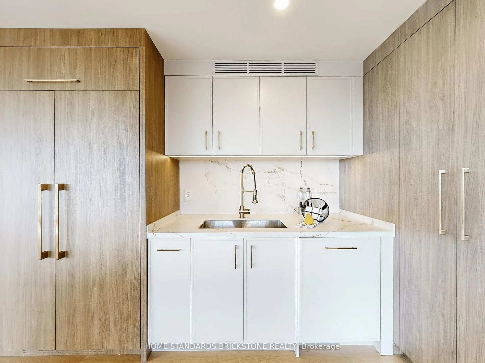 Photo 22 of Unit 1102, 61 St Clair Avenue W, Toronto, Yonge-St. Clair — HOMEH