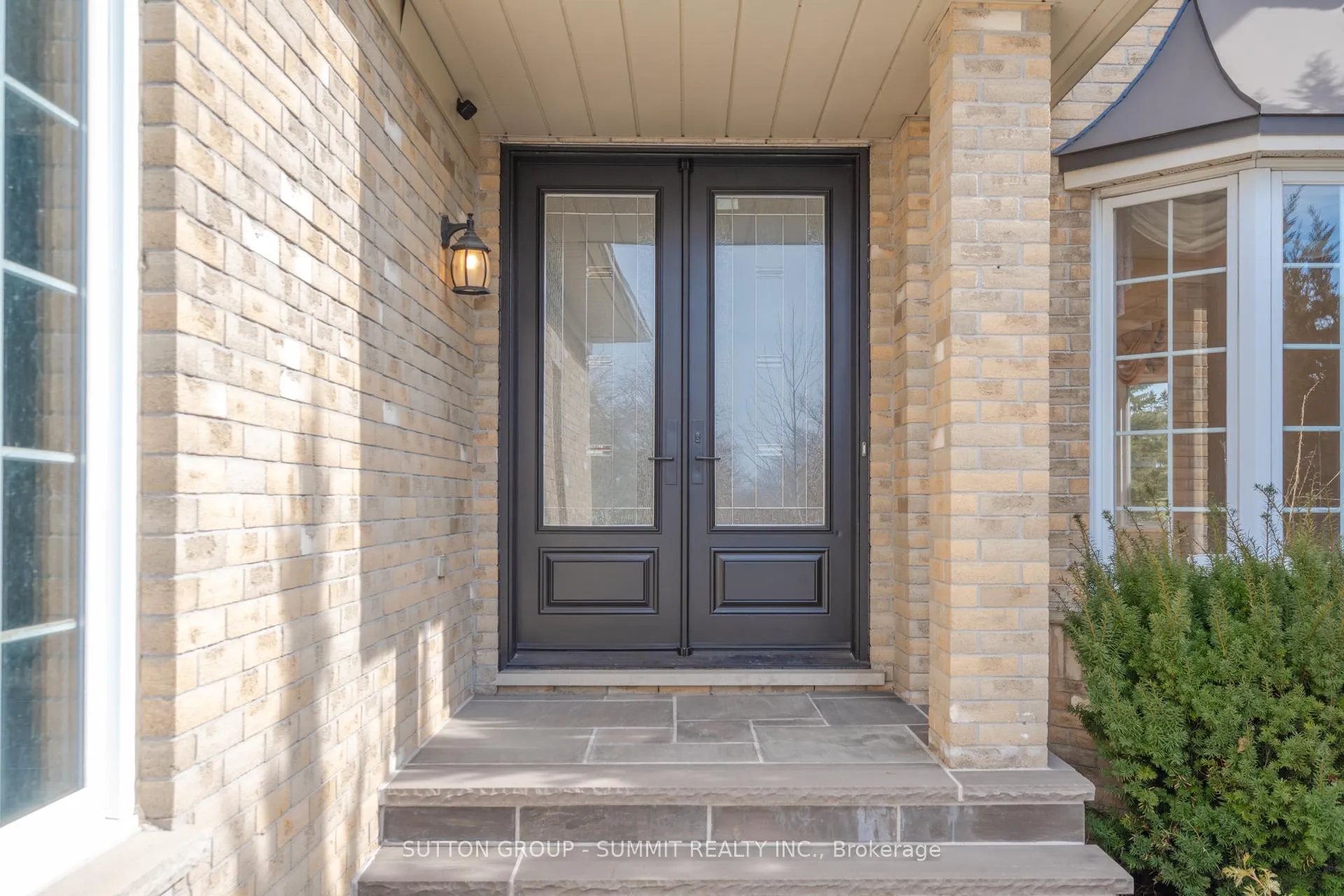 Photo 4 of 49 Central Park Drive, Markham, Markville — HOMEH