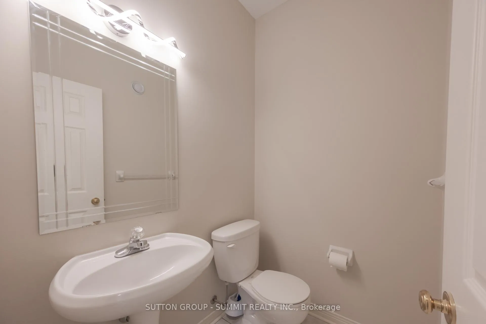 Photo 7 of 49 Central Park Drive, Markham, Markville — HOMEH