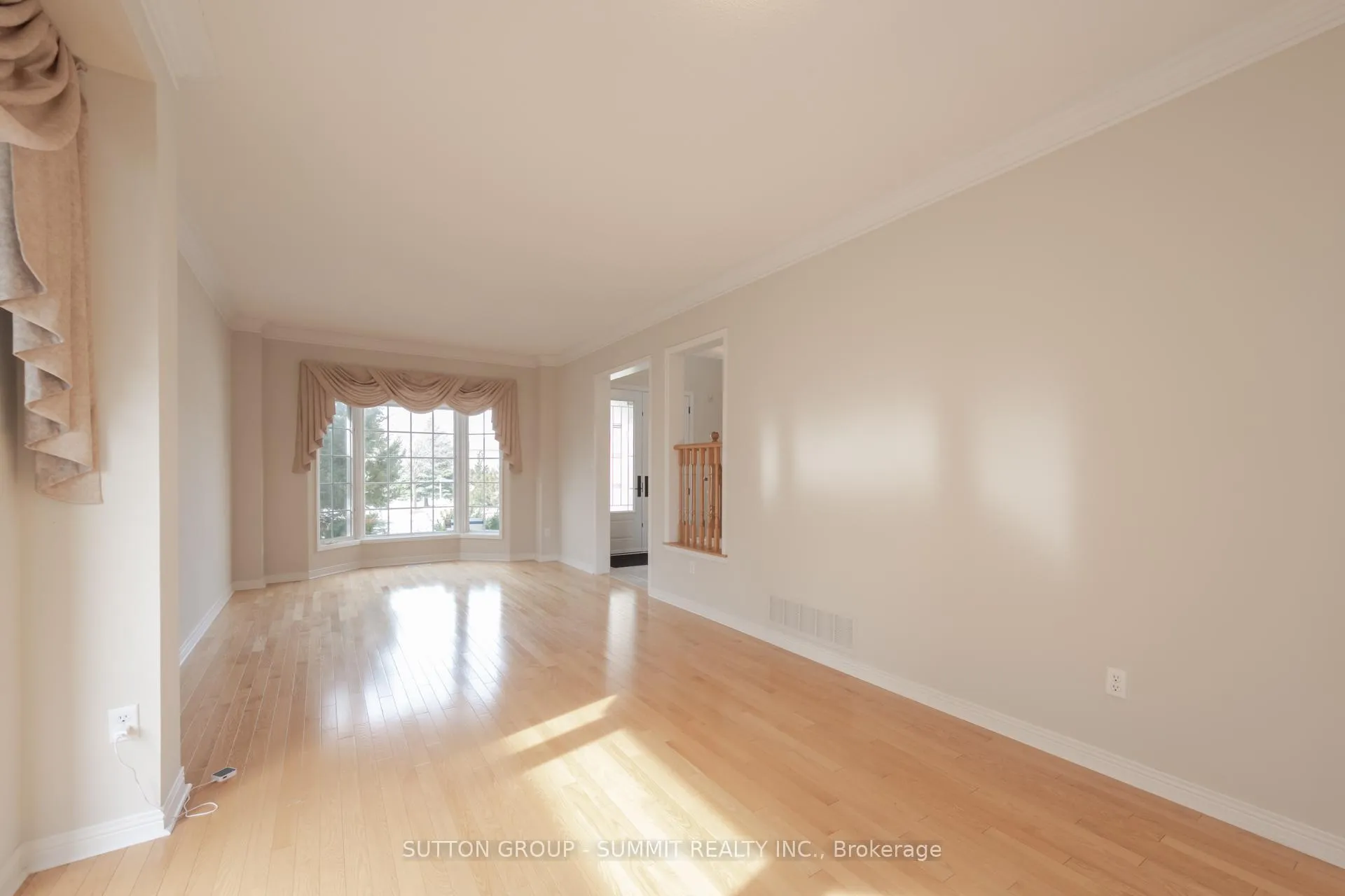 Photo 10 of 49 Central Park Drive, Markham, Markville — HOMEH