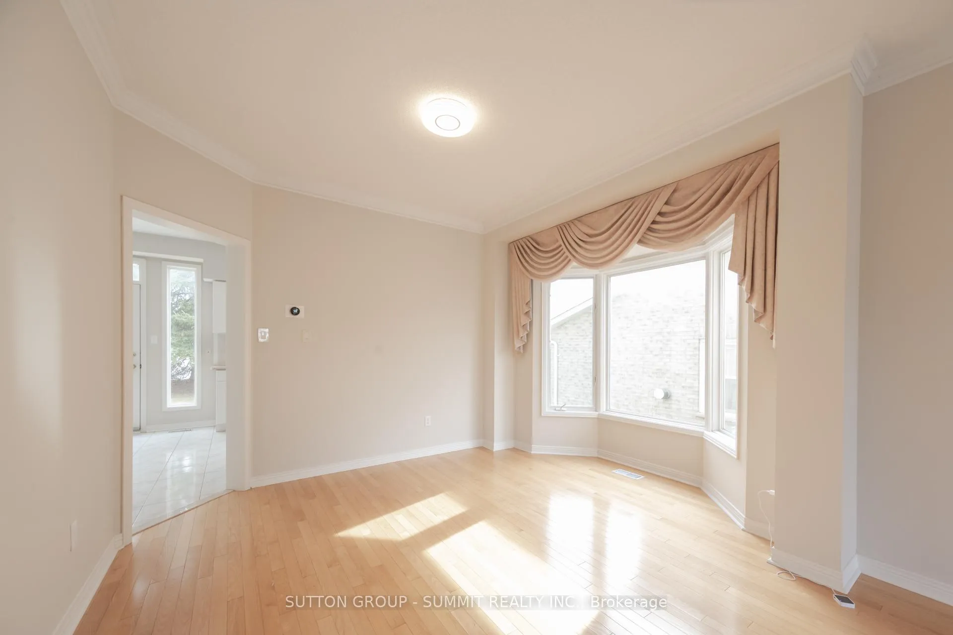 Photo 11 of 49 Central Park Drive, Markham, Markville — HOMEH