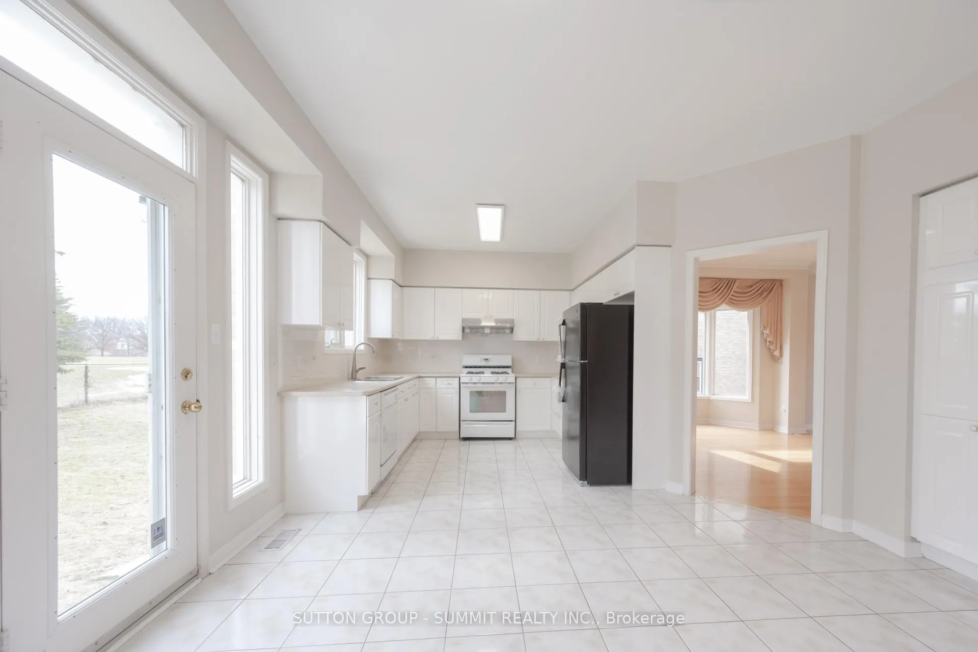 Photo 15 of 49 Central Park Drive, Markham, Markville — HOMEH