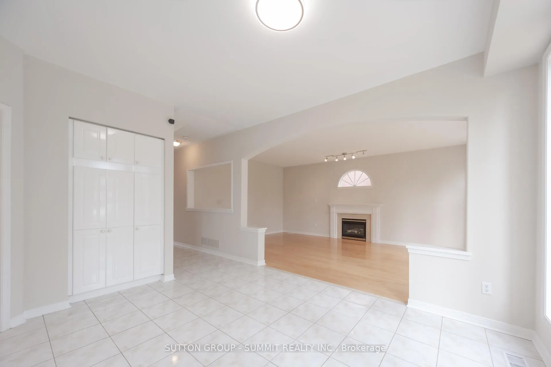 Photo 17 of 49 Central Park Drive, Markham, Markville — HOMEH