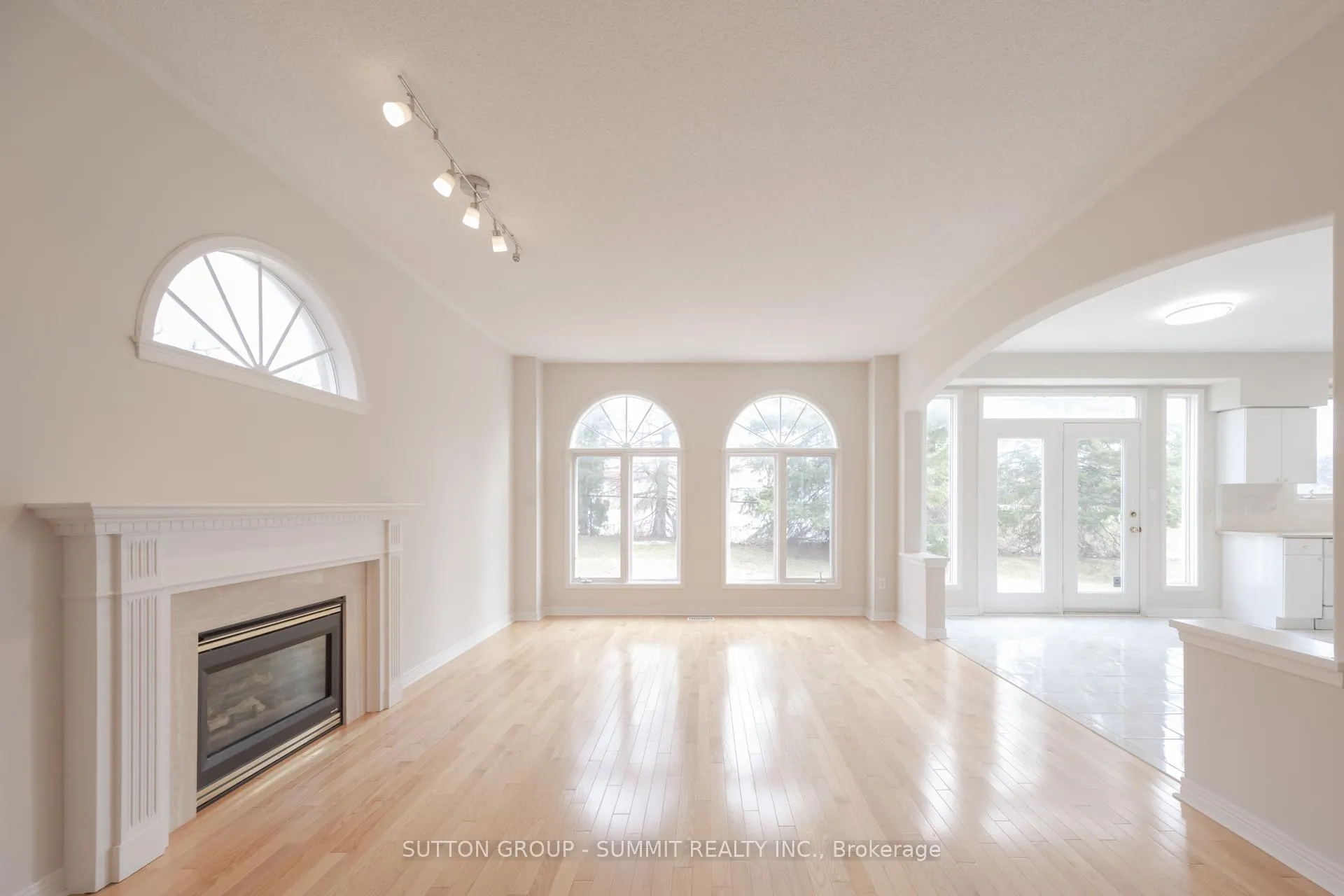 Photo 20 of 49 Central Park Drive, Markham, Markville — HOMEH