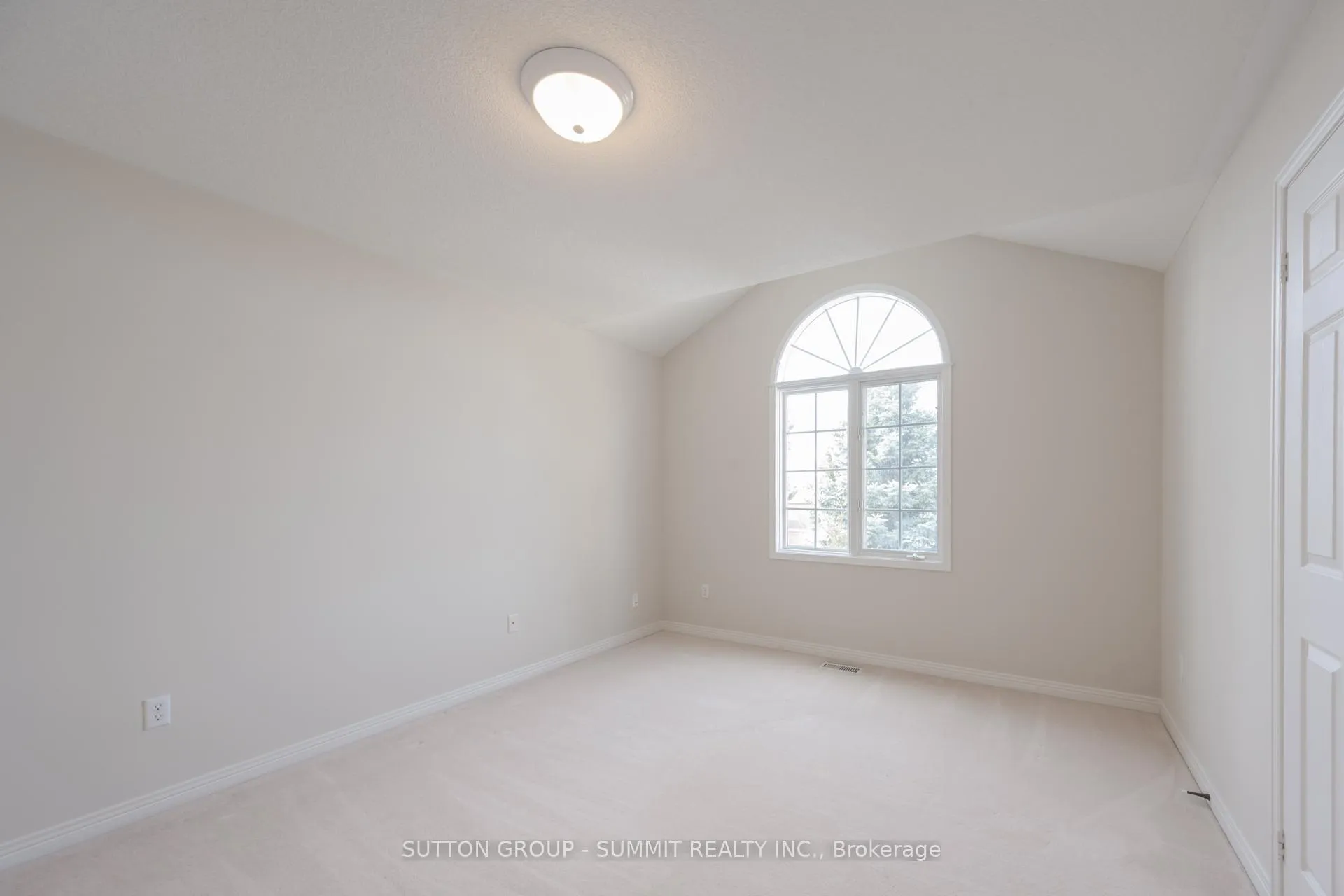 Photo 26 of 49 Central Park Drive, Markham, Markville — HOMEH