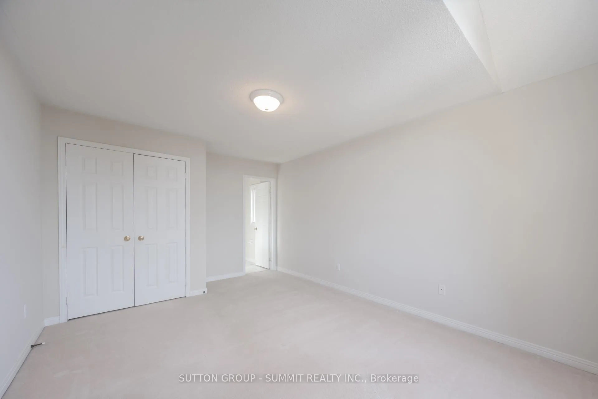 Photo 27 of 49 Central Park Drive, Markham, Markville — HOMEH