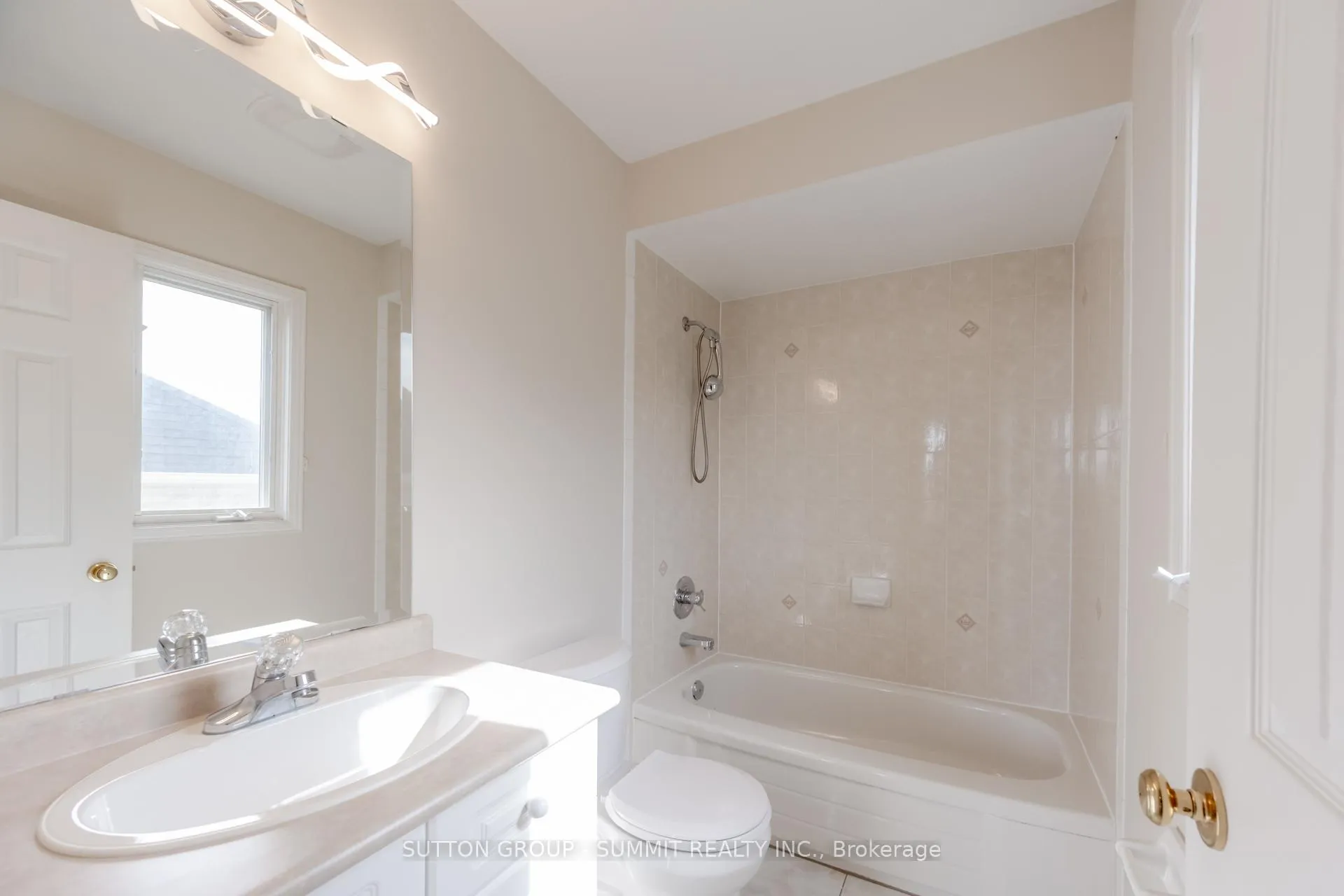 Photo 29 of 49 Central Park Drive, Markham, Markville — HOMEH