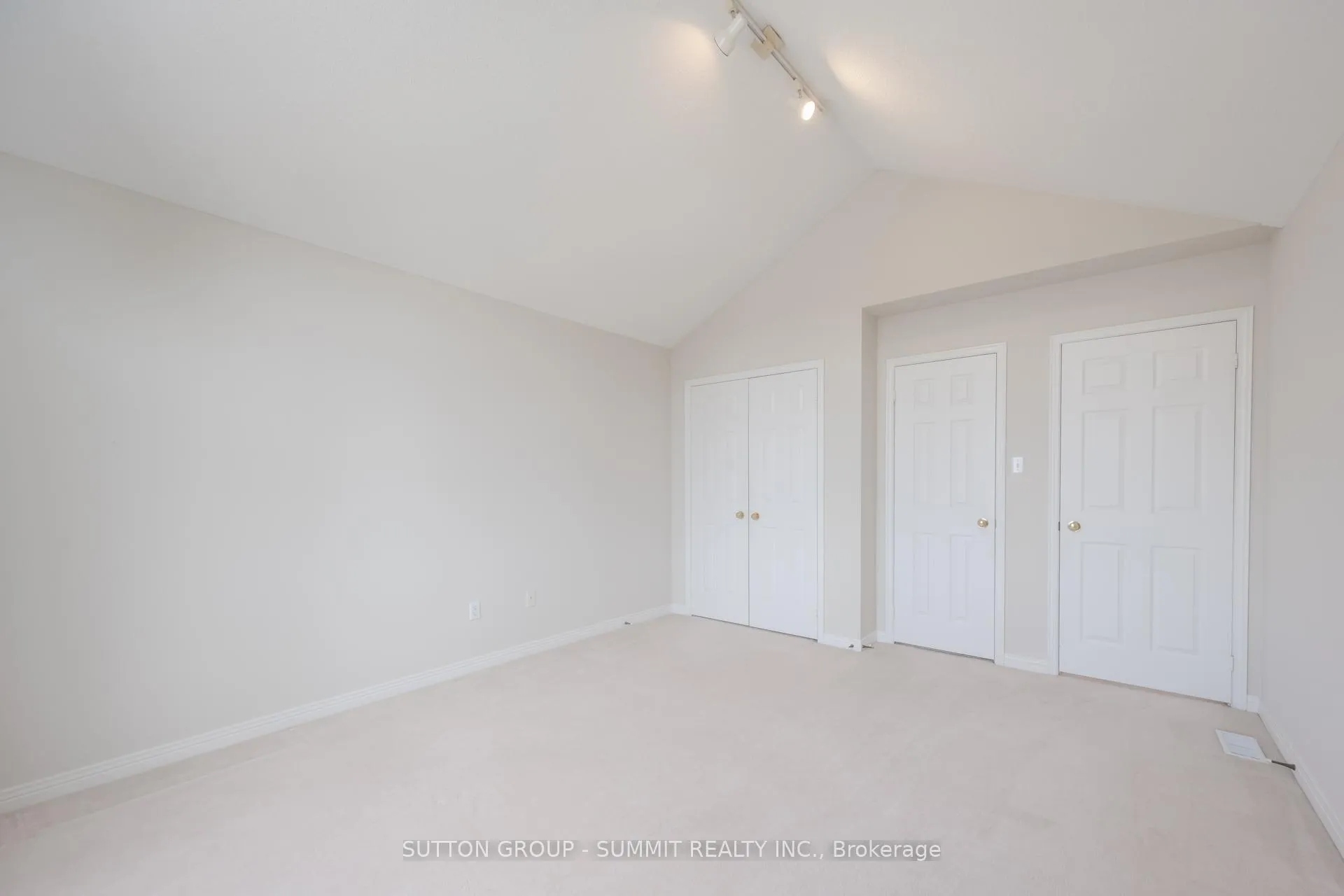 Photo 30 of 49 Central Park Drive, Markham, Markville — HOMEH