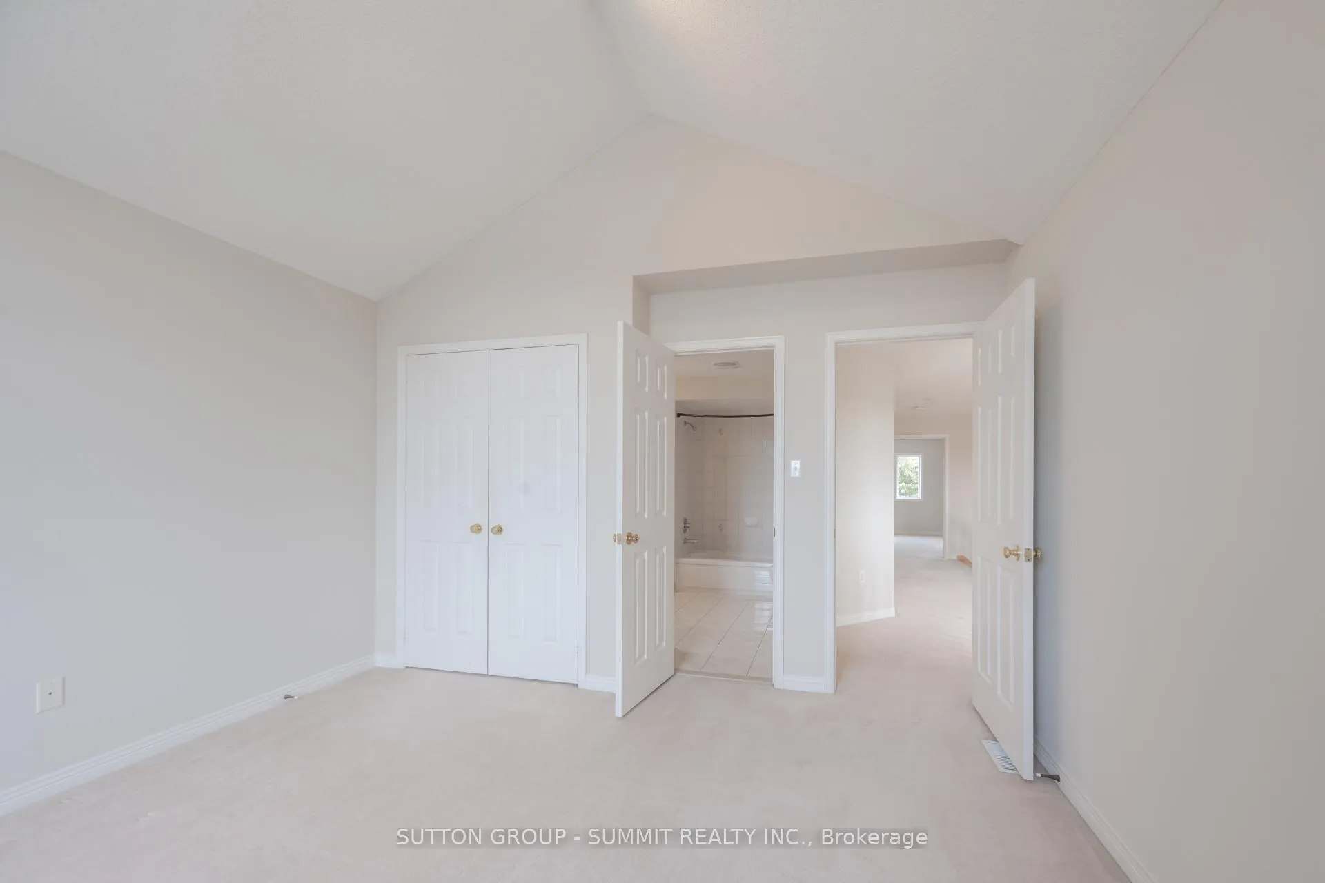 Photo 31 of 49 Central Park Drive, Markham, Markville — HOMEH