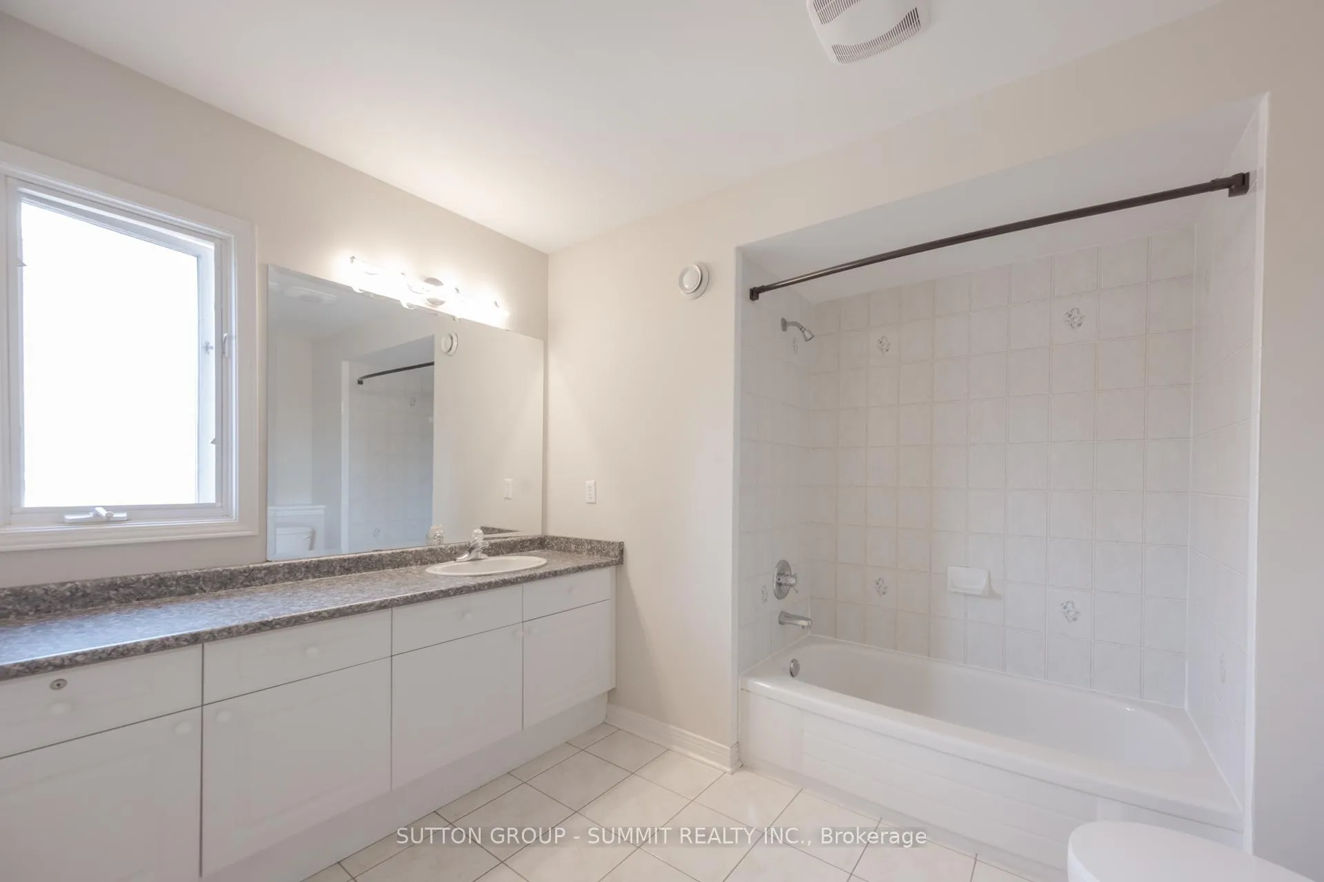 Photo 32 of 49 Central Park Drive, Markham, Markville — HOMEH
