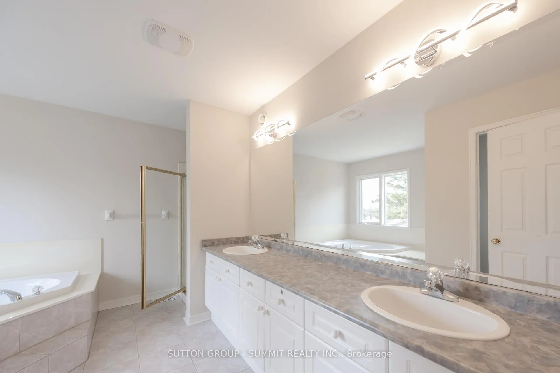 Photo 38 of 49 Central Park Drive, Markham, Markville — HOMEH