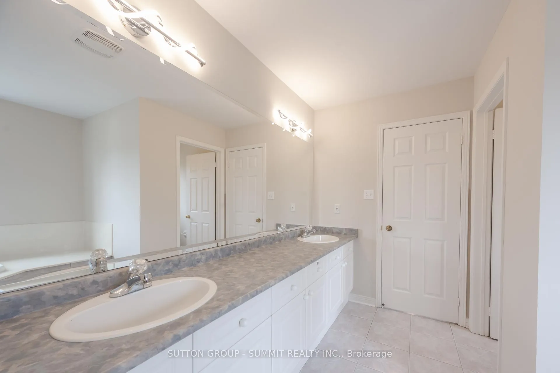 Photo 39 of 49 Central Park Drive, Markham, Markville — HOMEH