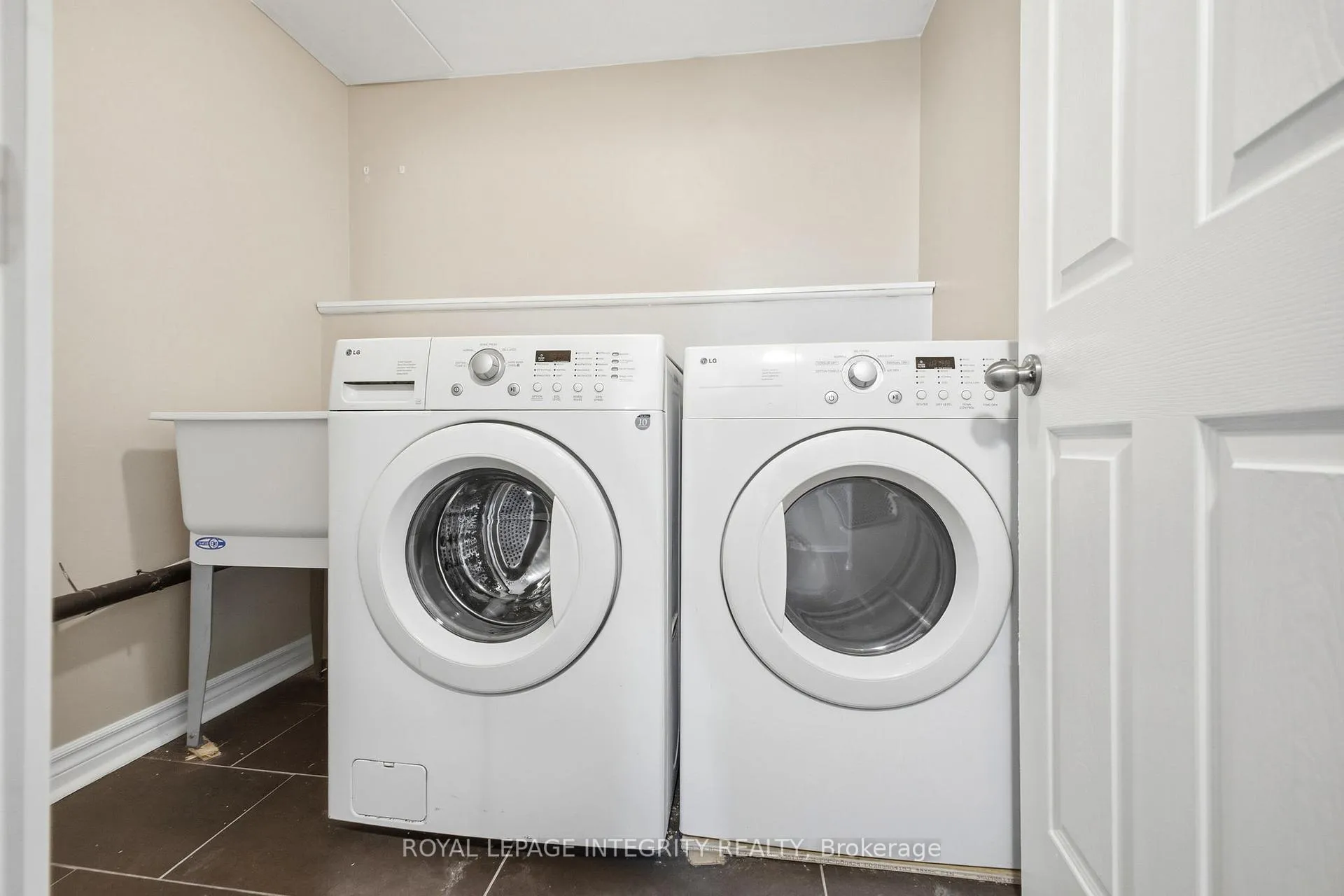 Photo 30 of Unit B, 1309 Highgate Road, Ottawa, Parkway Park — HOMEH