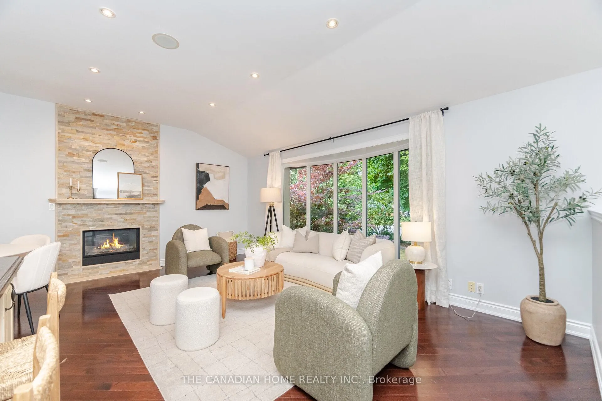 Photo 11 of 207 Penn Drive, Burlington, Roseland — HOMEH