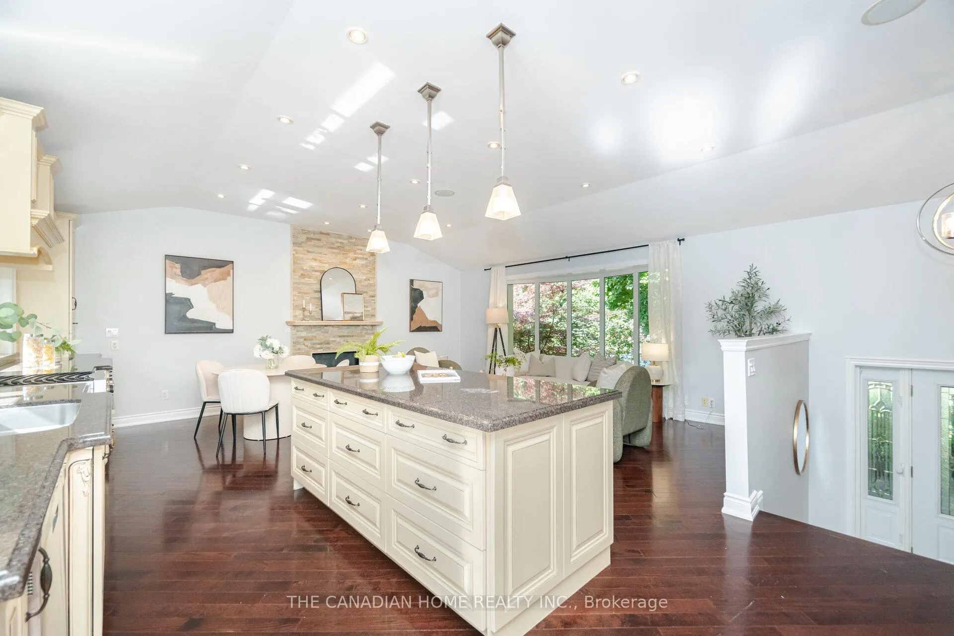 Photo 21 of 207 Penn Drive, Burlington, Roseland — HOMEH