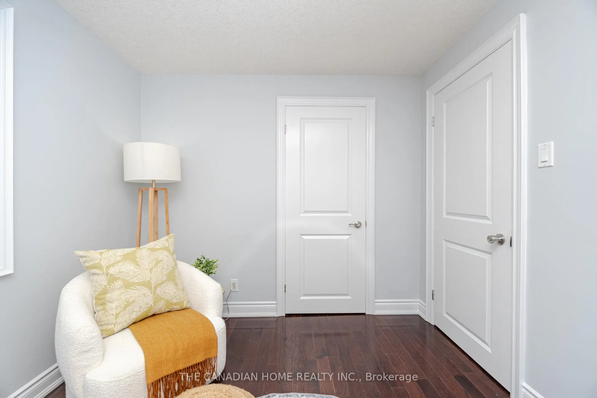 Photo 32 of 207 Penn Drive, Burlington, Roseland — HOMEH