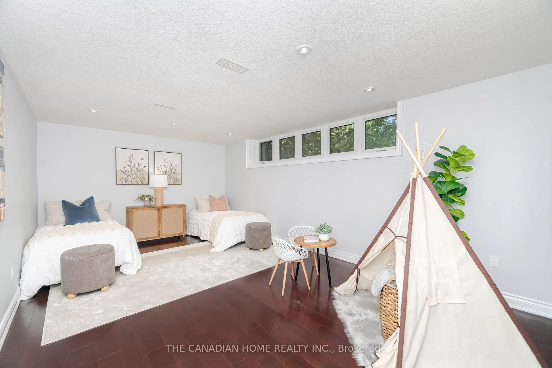 Photo 42 of 207 Penn Drive, Burlington, Roseland — HOMEH