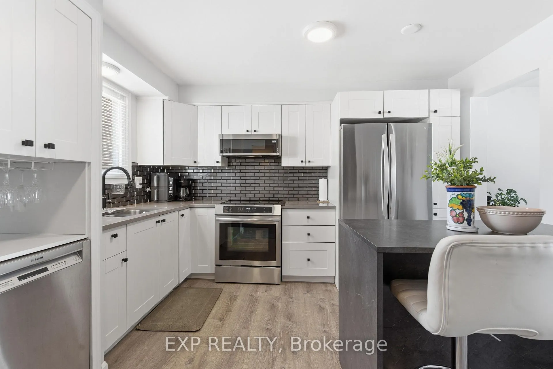 Front of Unit 10, 3322 Addison Avenue