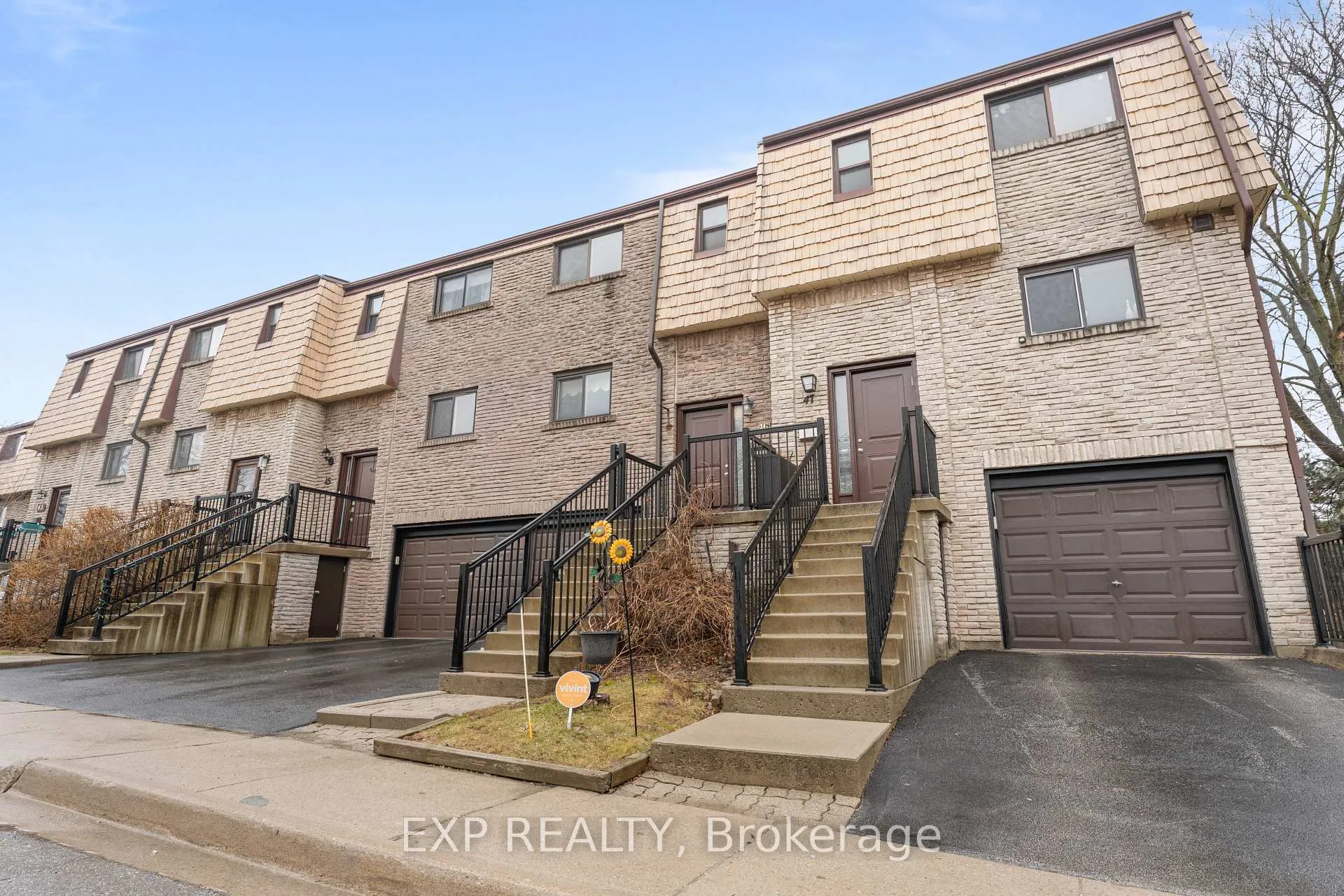 Photo 2 of Unit 46, 1512 Sixth Line, Oakville, College Park — HOMEH