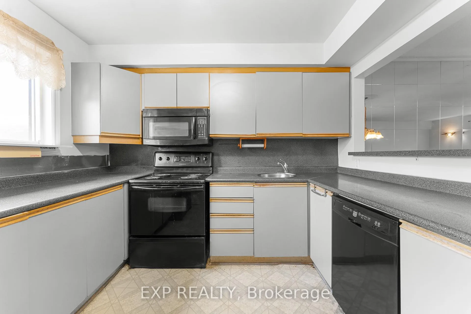 Photo 11 of Unit 46, 1512 Sixth Line, Oakville, College Park — HOMEH