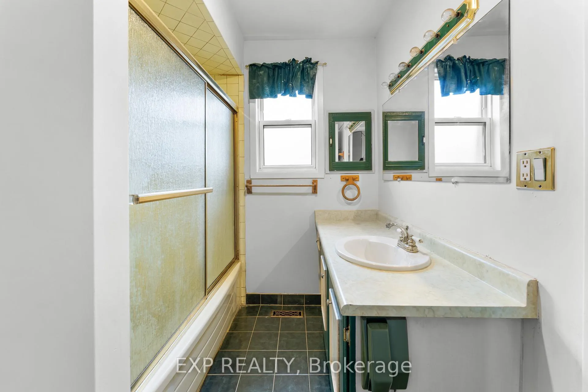 Photo 24 of Unit 46, 1512 Sixth Line, Oakville, College Park — HOMEH