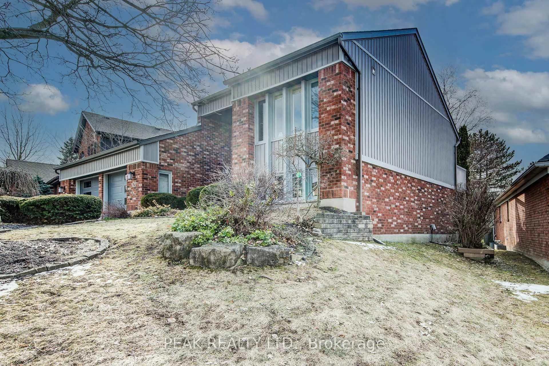 Photo 2 of 327 Wyecroft Boulevard, Waterloo — HOMEH