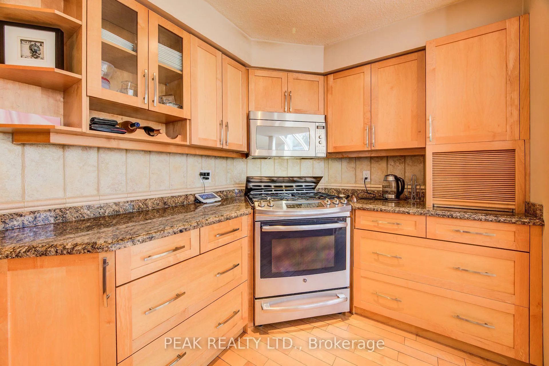 Photo 16 of 327 Wyecroft Boulevard, Waterloo — HOMEH