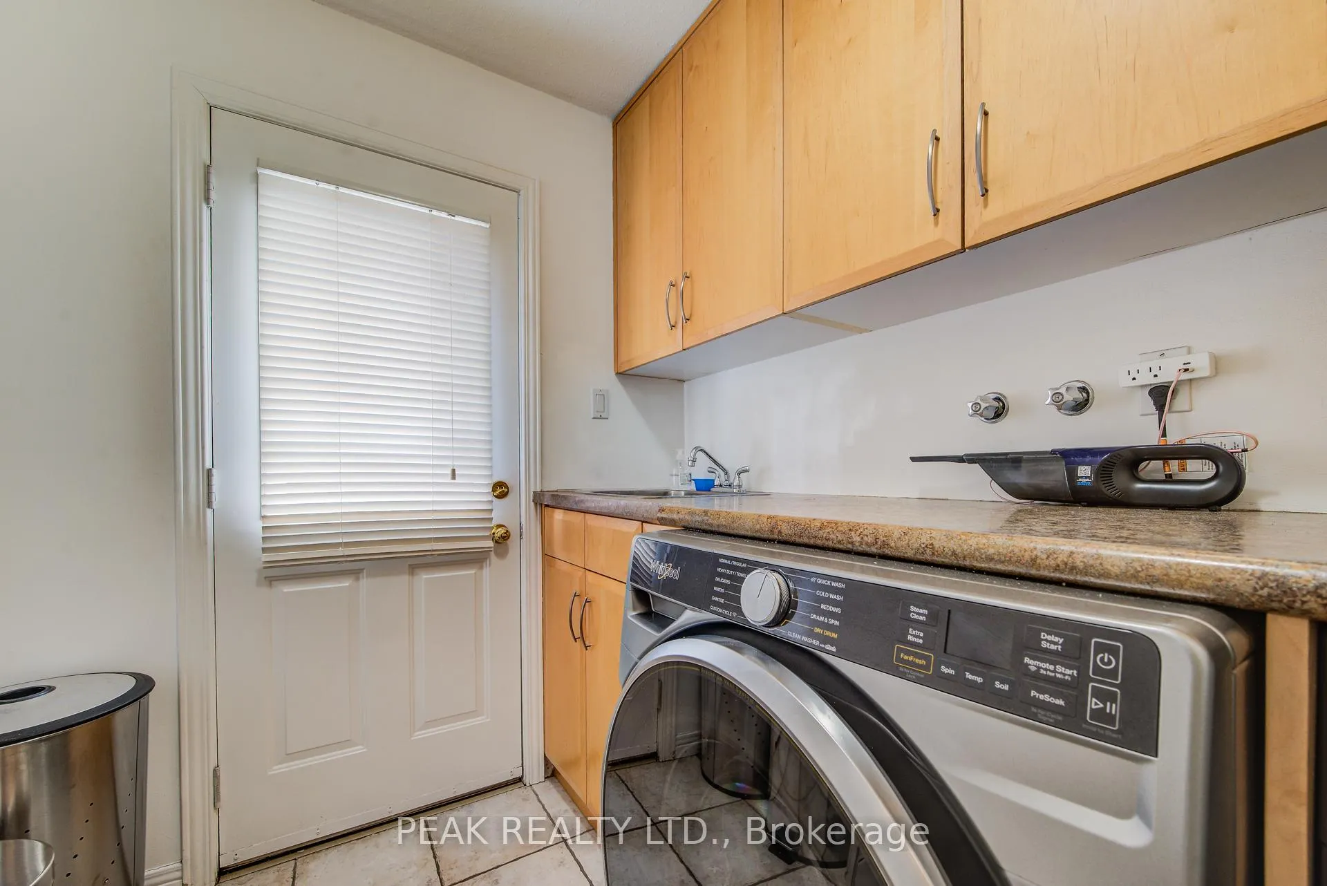 Photo 18 of 327 Wyecroft Boulevard, Waterloo — HOMEH