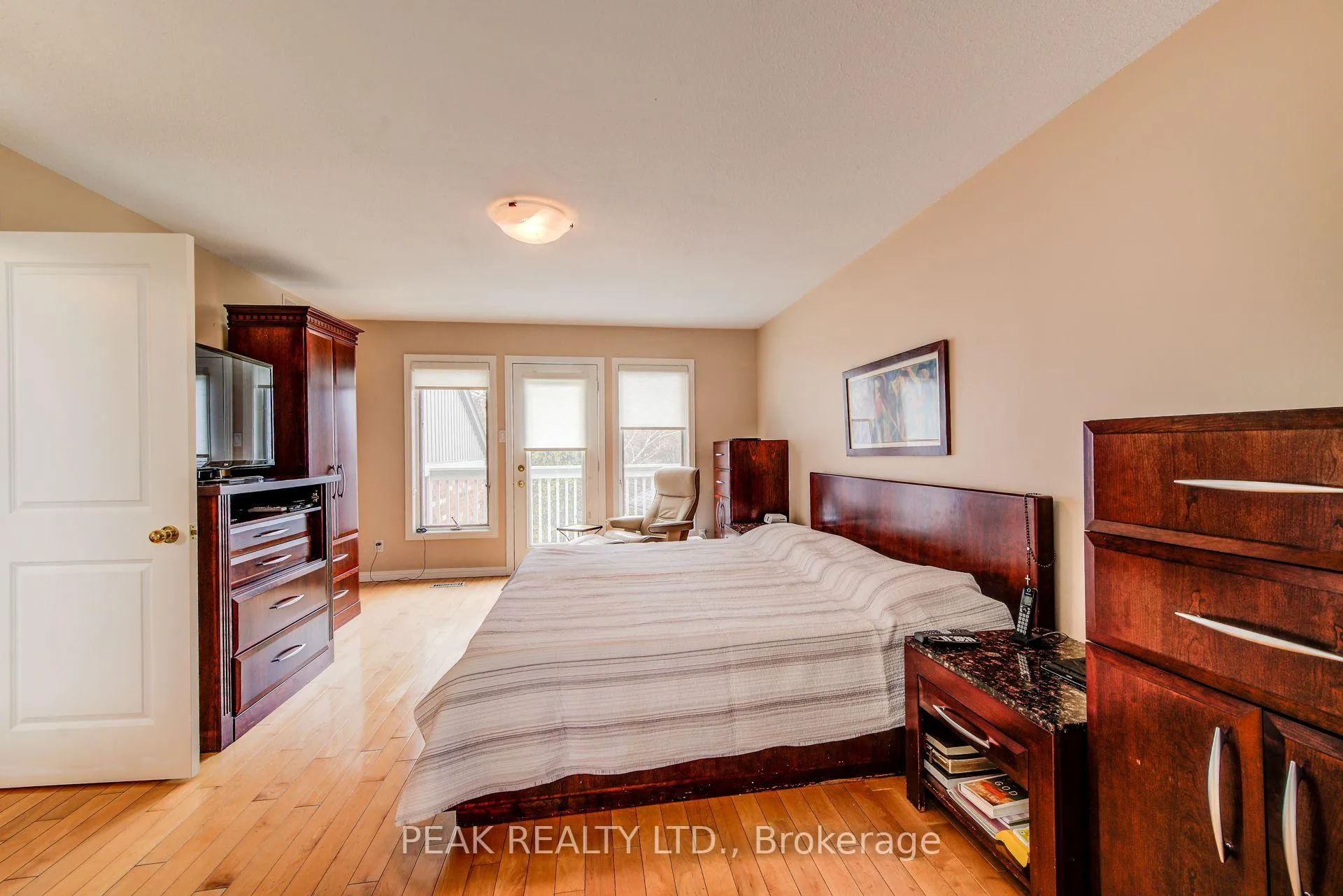 Photo 20 of 327 Wyecroft Boulevard, Waterloo — HOMEH