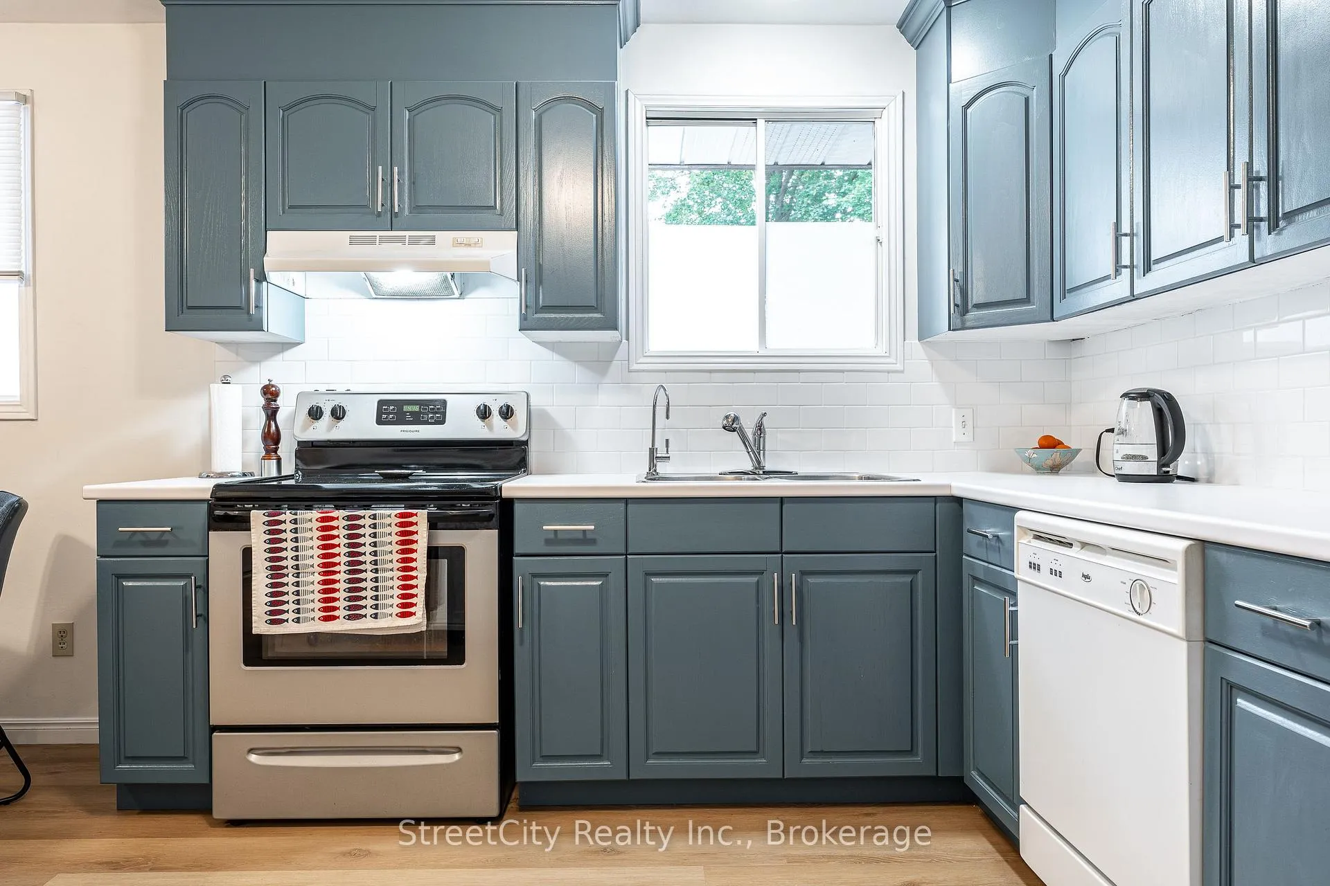 Photo 24 of 525 Albert Street E, Stratford — HOMEH