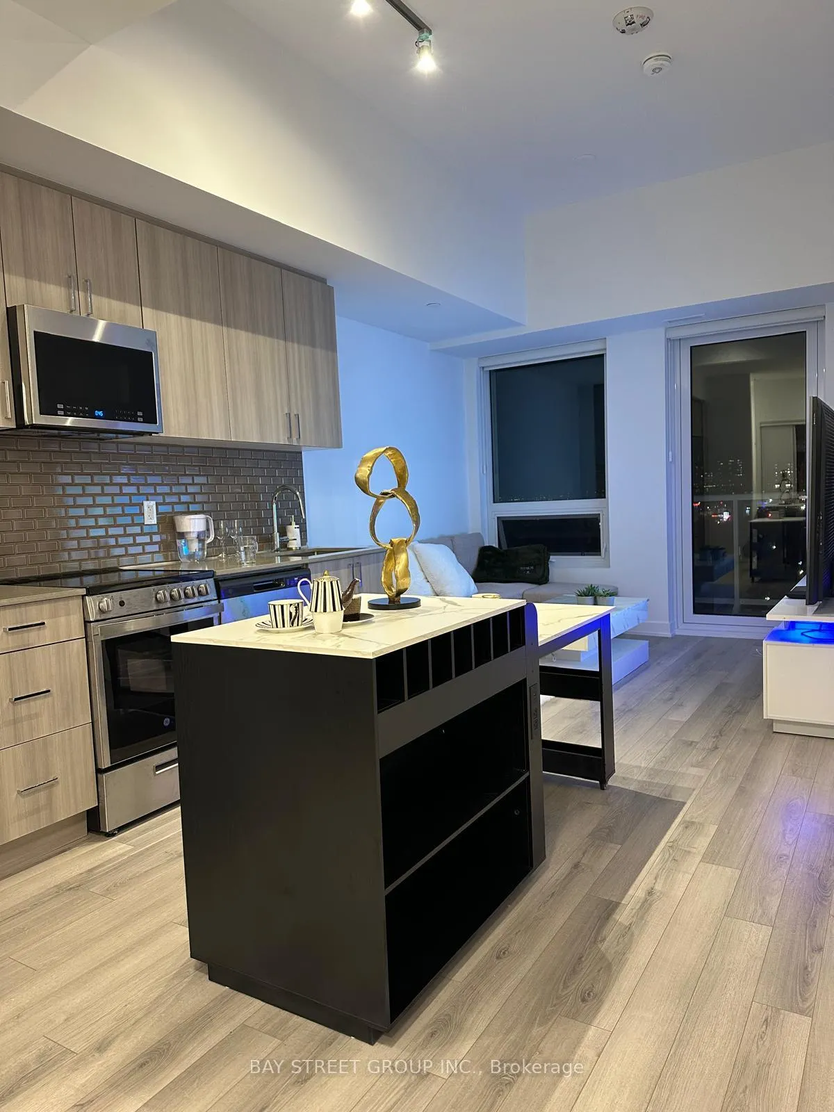 Photo 5 of Unit 731, 1005 Dundas Street E, Oakville, Joshua Meadows — HOMEH