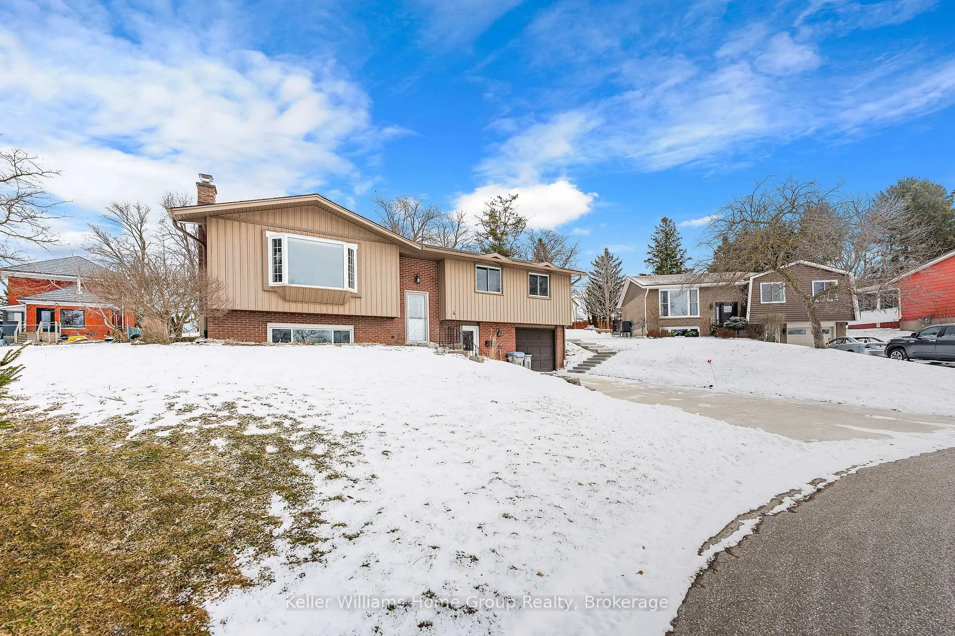 Photo 2 of 4 Torrance Crescent, Guelph, Exhibition Park — HOMEH