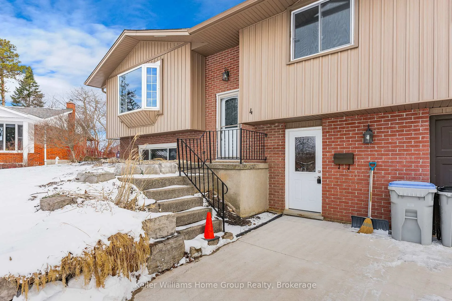 Photo 3 of 4 Torrance Crescent, Guelph, Exhibition Park — HOMEH