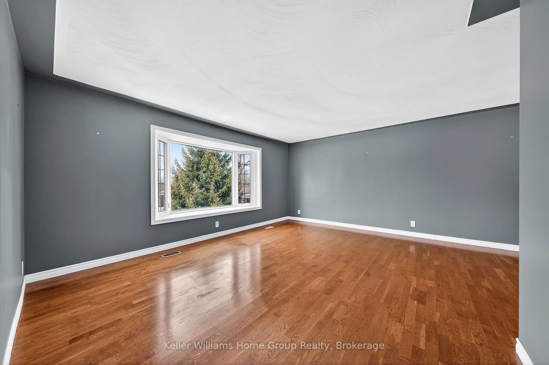 Photo 6 of 4 Torrance Crescent, Guelph, Exhibition Park — HOMEH