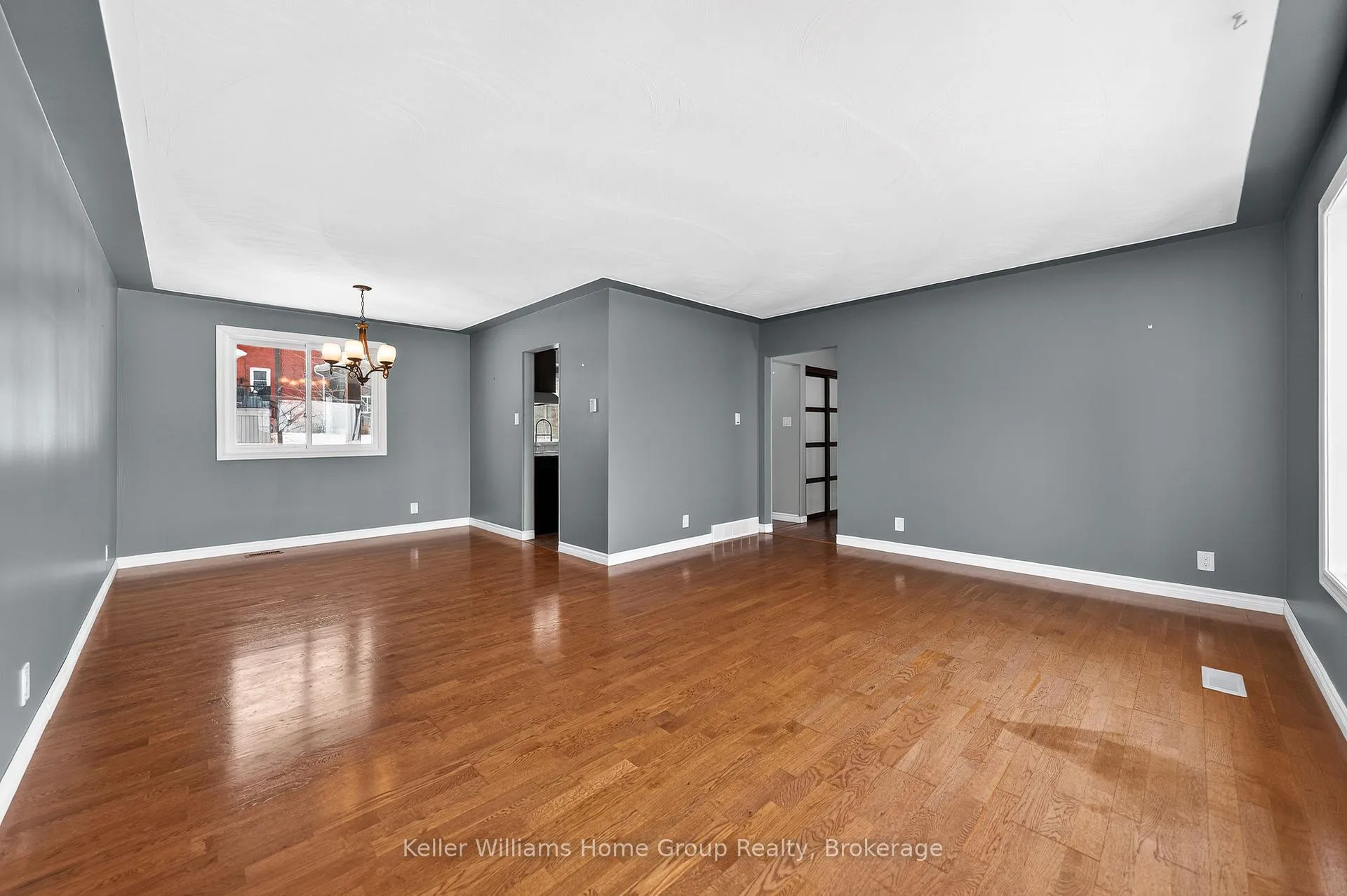 Photo 8 of 4 Torrance Crescent, Guelph, Exhibition Park — HOMEH