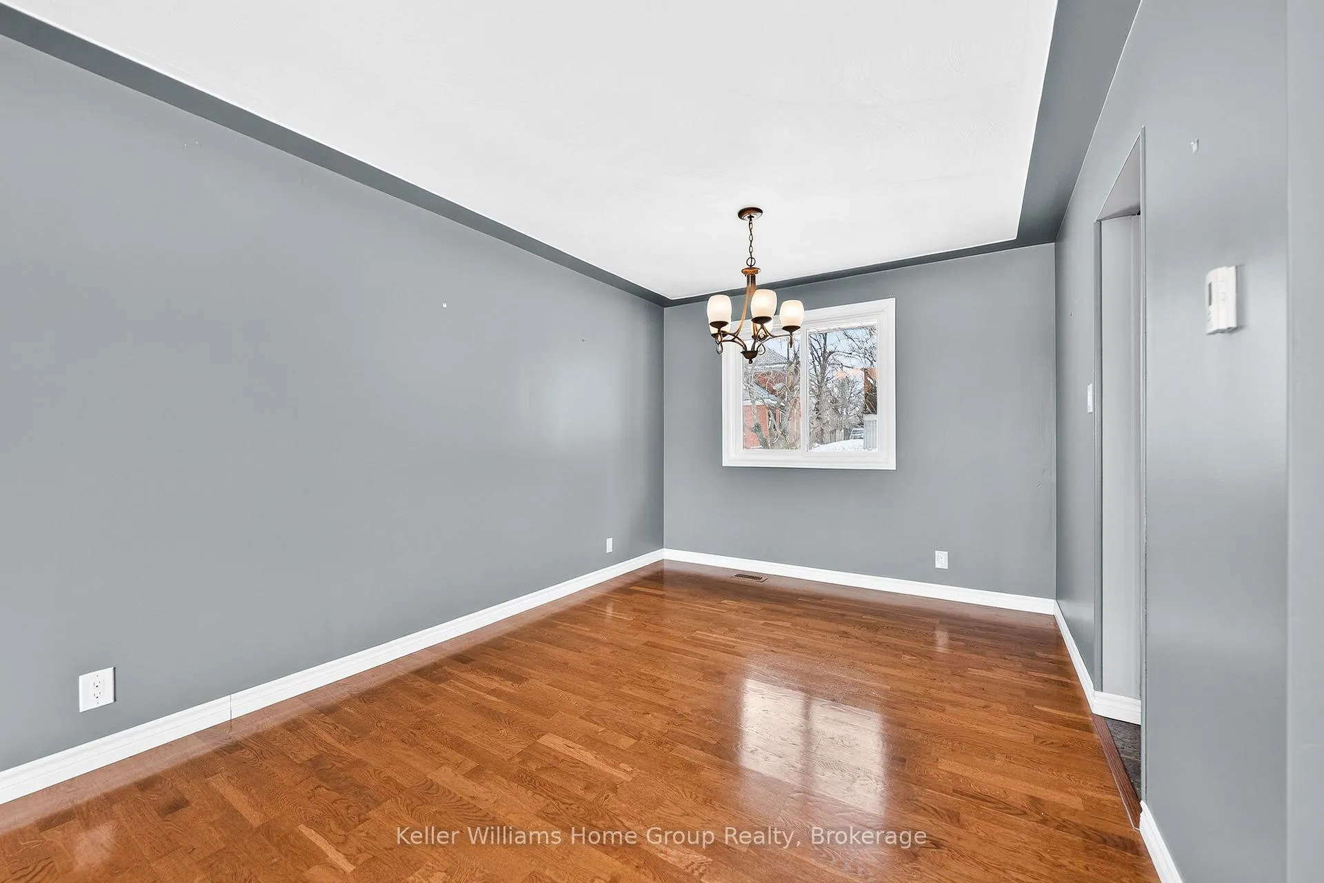 Photo 10 of 4 Torrance Crescent, Guelph, Exhibition Park — HOMEH