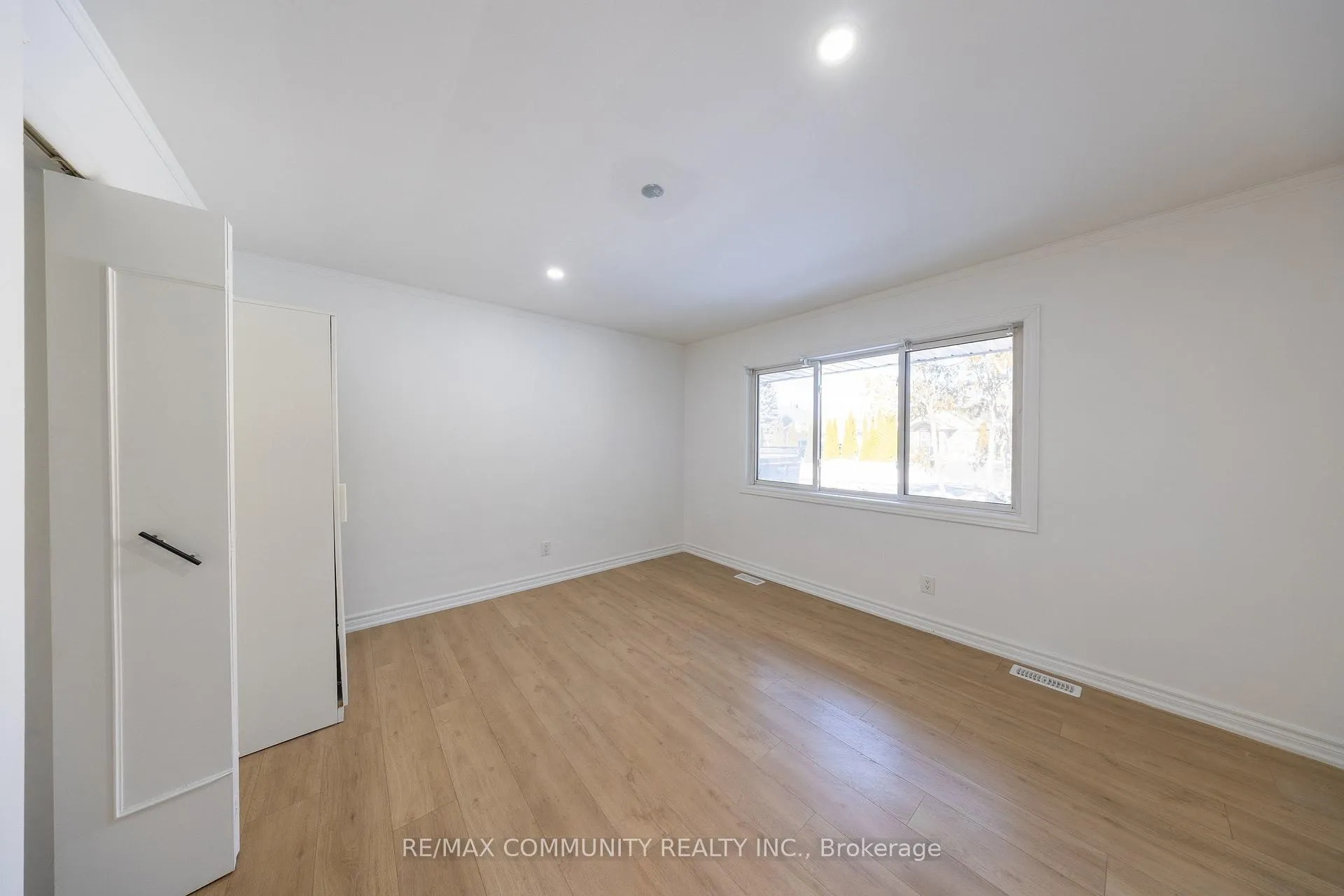 Photo 13 of 180 Severn Street, Oshawa, McLaughlin — HOMEH