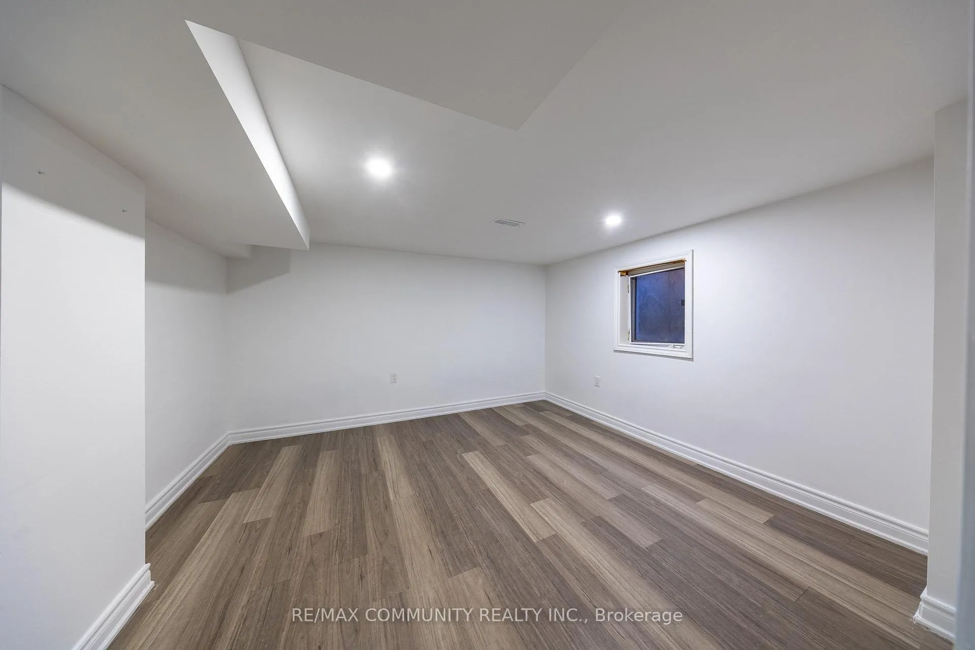 Photo 23 of 180 Severn Street, Oshawa, McLaughlin — HOMEH