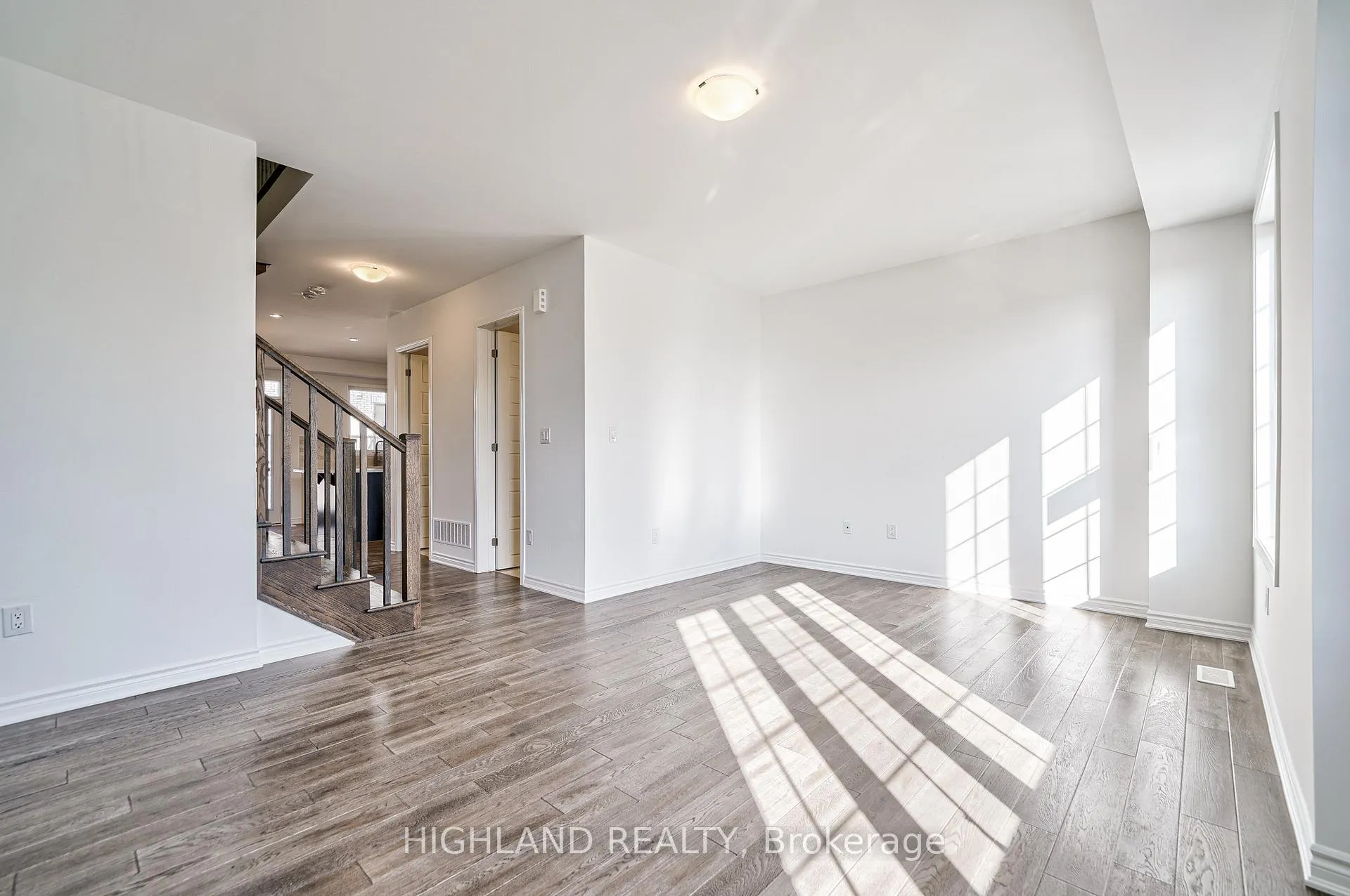 Photo 9 of 141 Settlers Road E, Oakville, Glenorchy — HOMEH