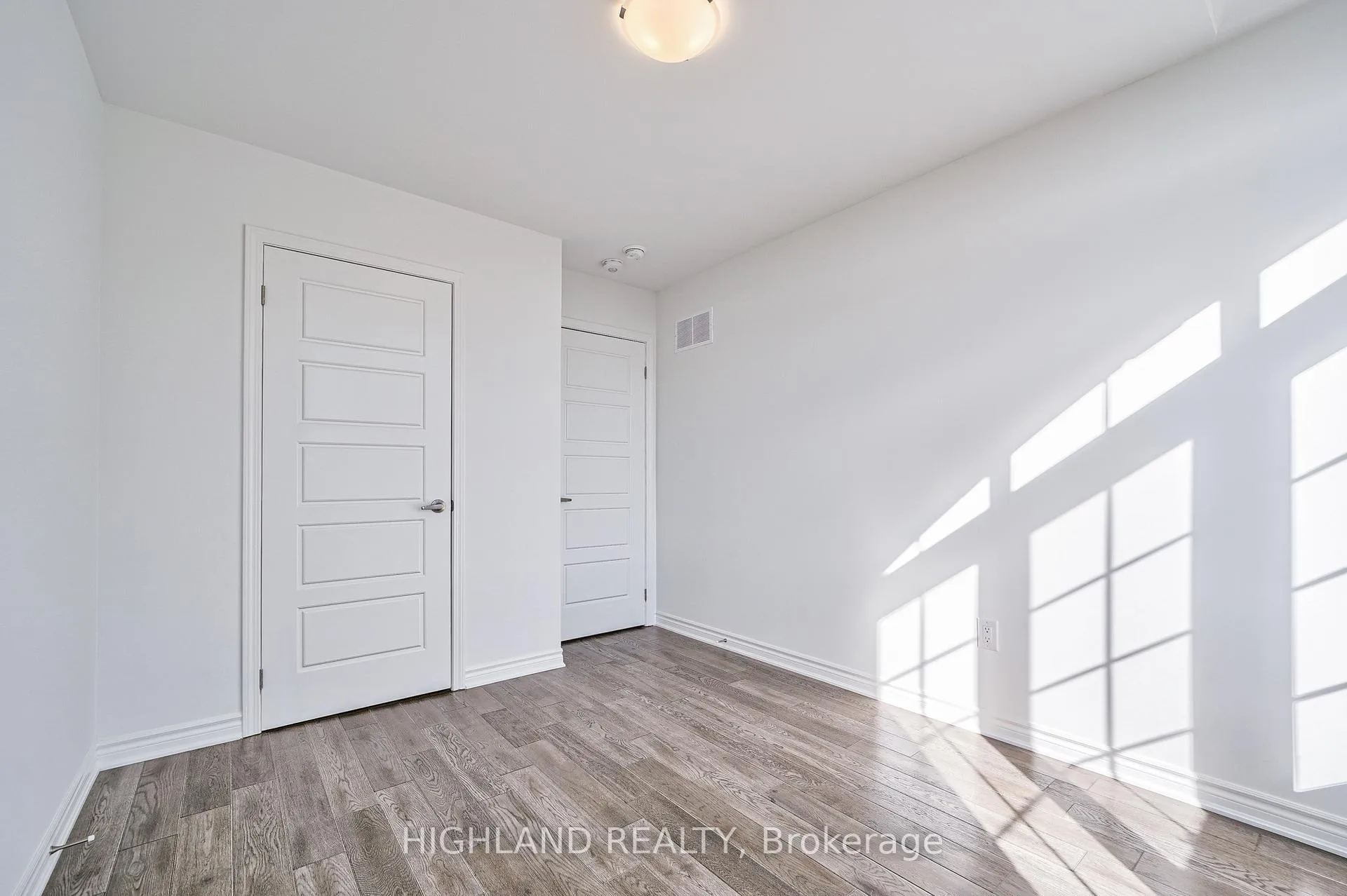 Photo 11 of 141 Settlers Road E, Oakville, Glenorchy — HOMEH
