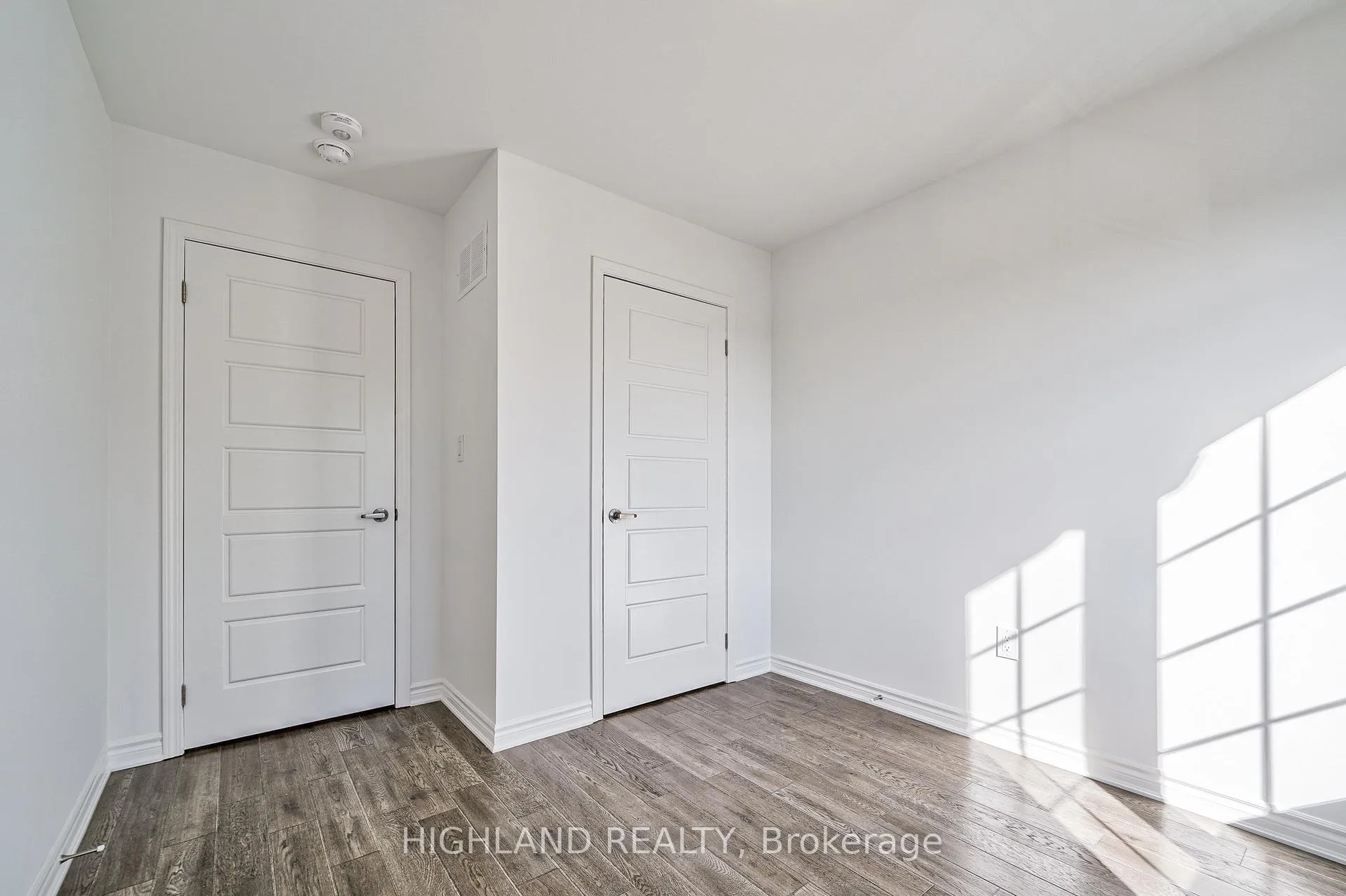 Photo 12 of 141 Settlers Road E, Oakville, Glenorchy — HOMEH
