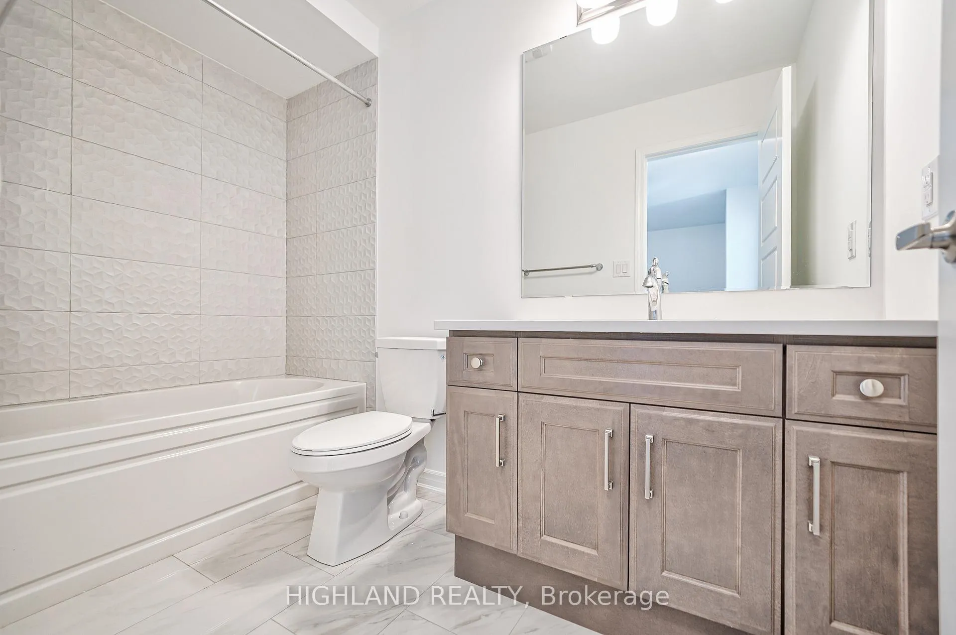 Photo 13 of 141 Settlers Road E, Oakville, Glenorchy — HOMEH