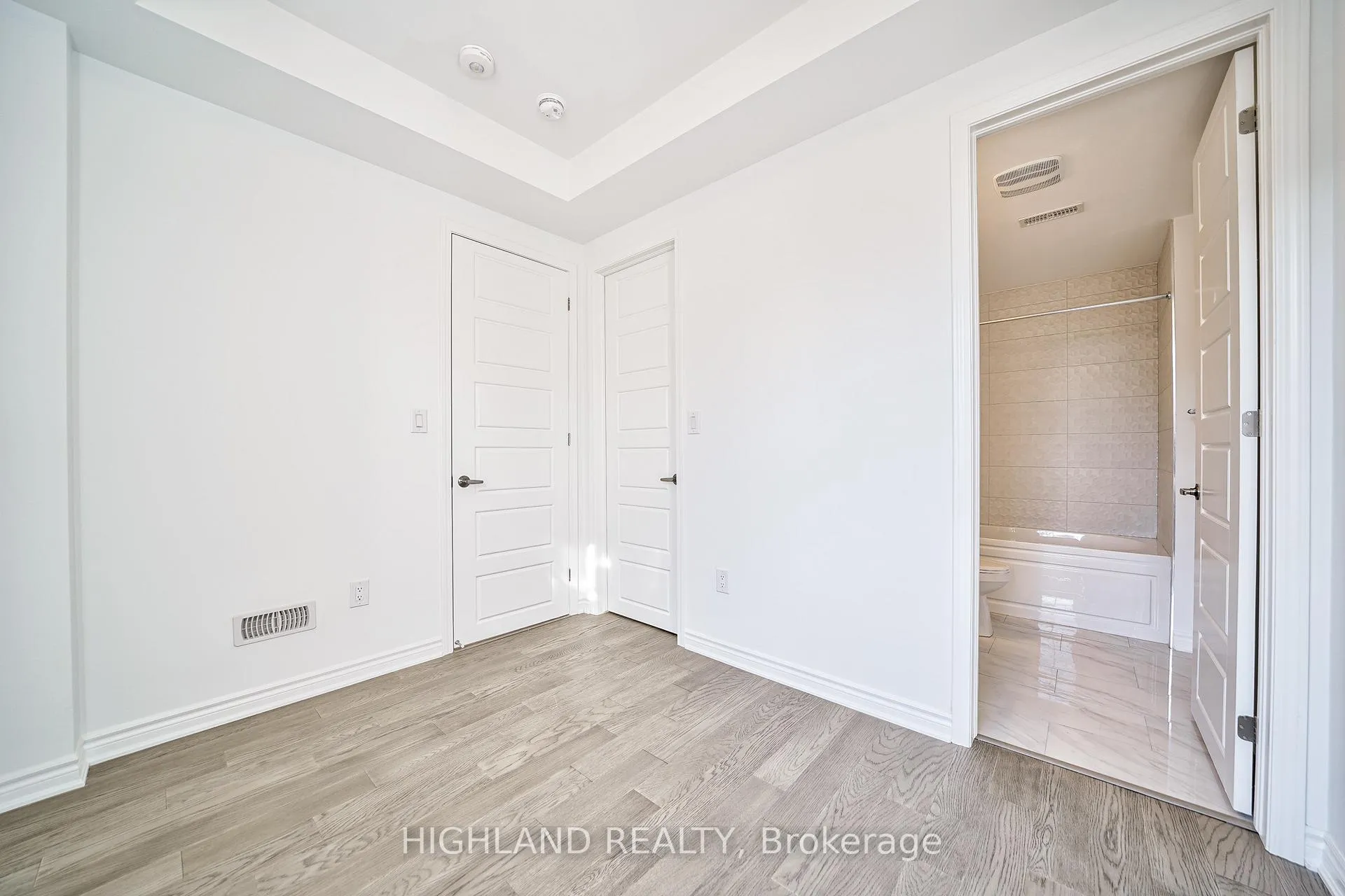 Photo 18 of 141 Settlers Road E, Oakville, Glenorchy — HOMEH