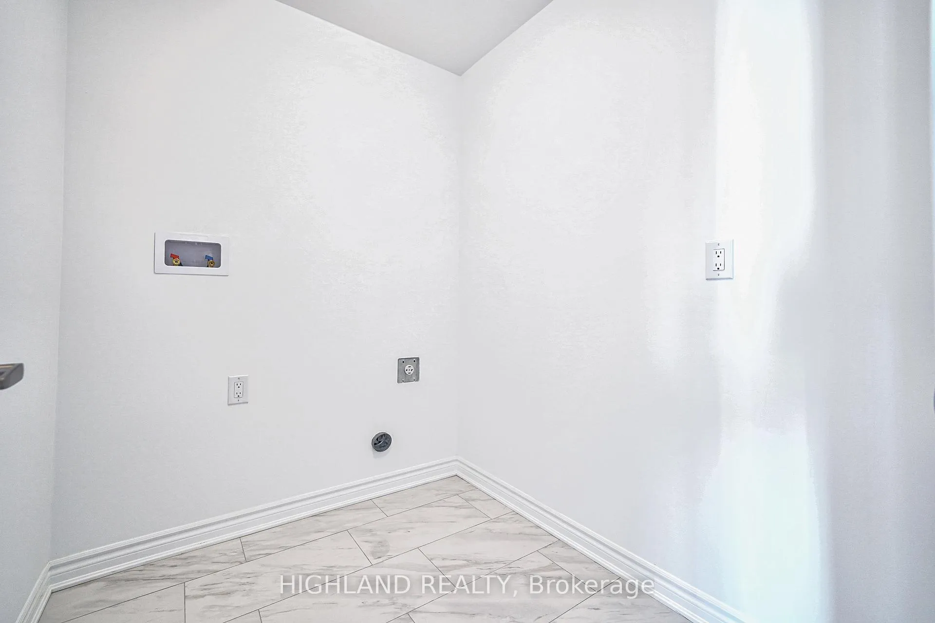 Photo 20 of 141 Settlers Road E, Oakville, Glenorchy — HOMEH